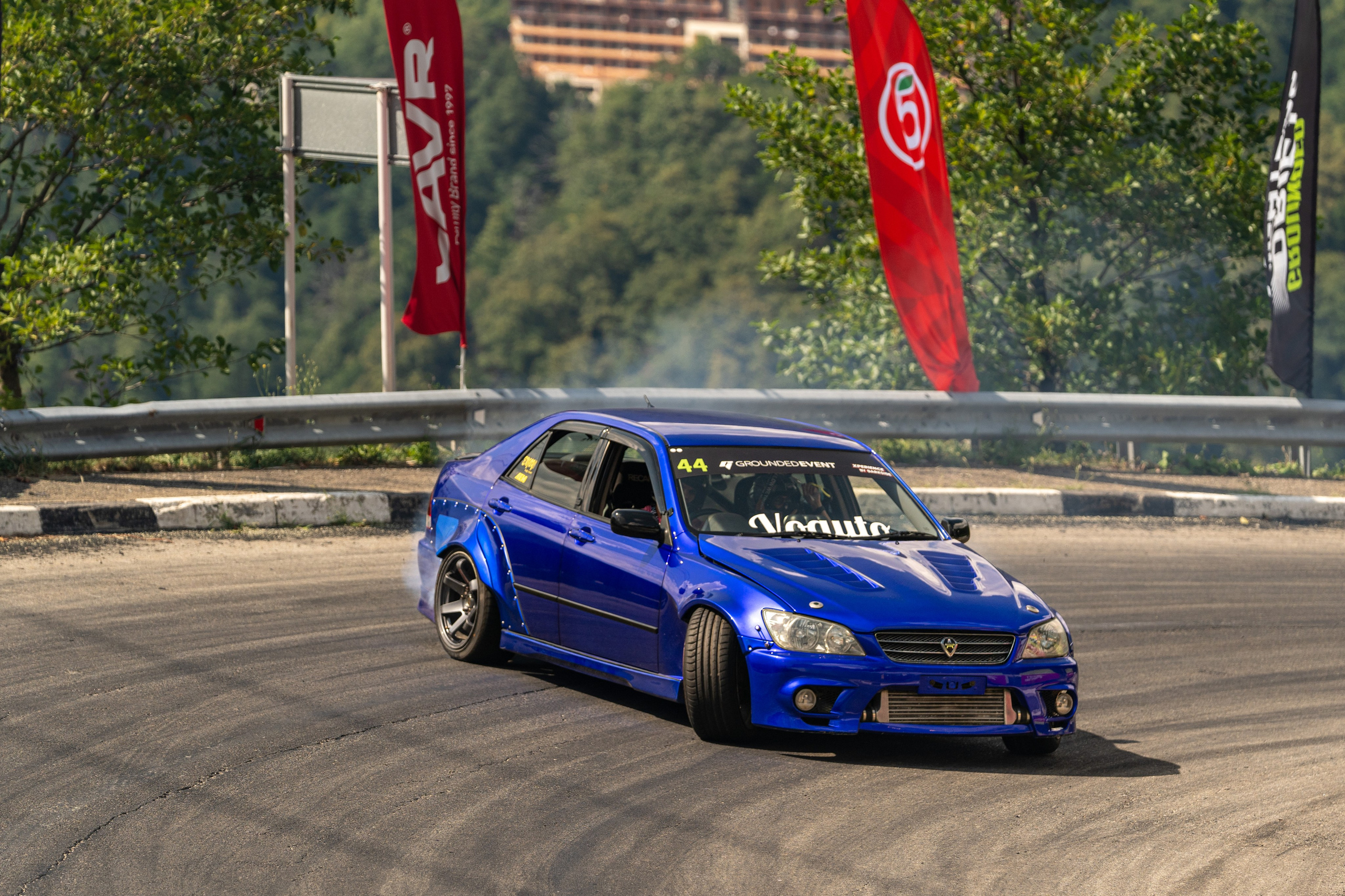 Фотоотчет партнеской интеграции для сети «Пятерочка» на фестивале «Grounded». Репортажный фотограф в Красной Поляне и Сочи Павлюченко Екатерина