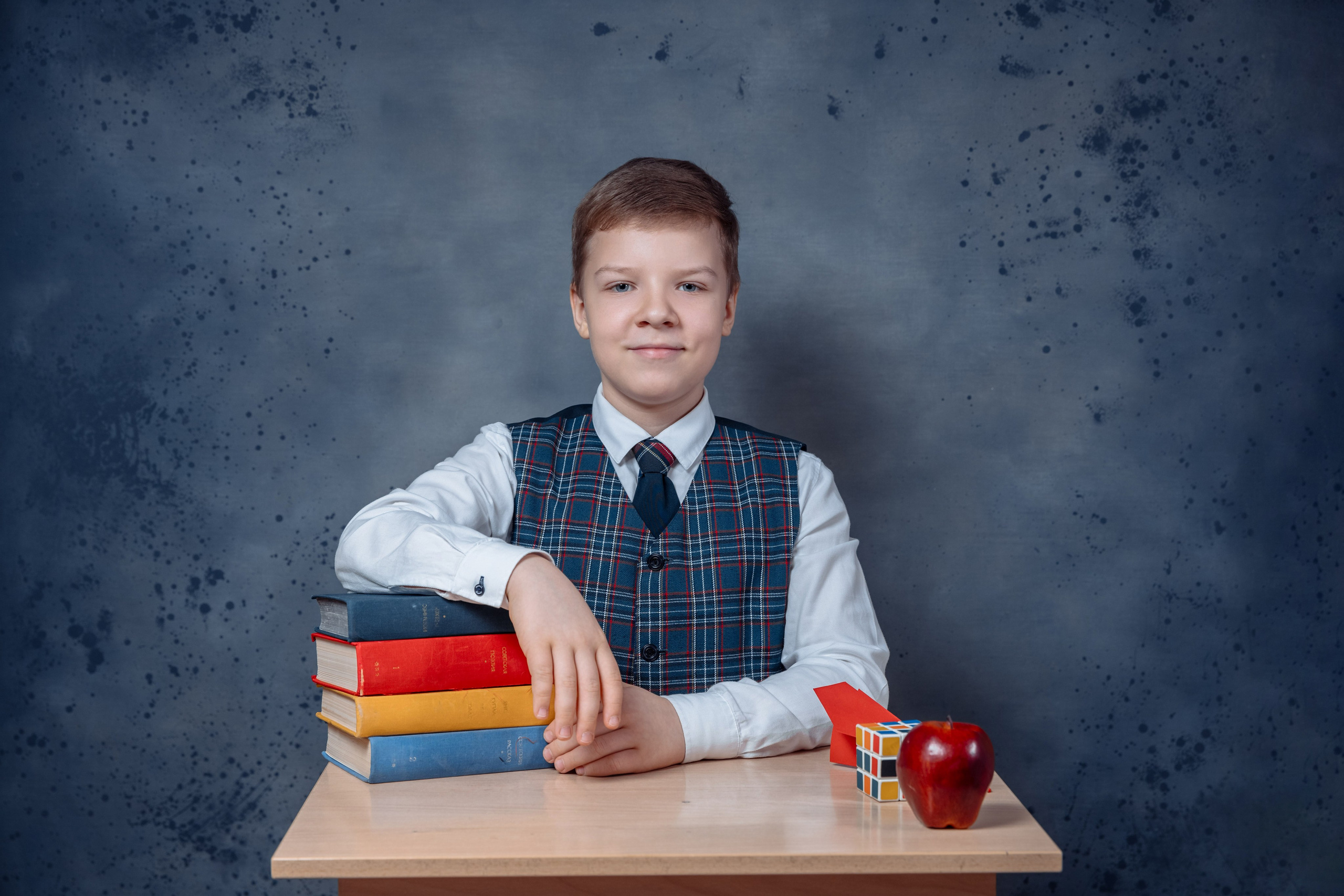 Начальные классы. Выпускные школьные фото­альбомы для школ и детских садов в Волгограде и Волжском