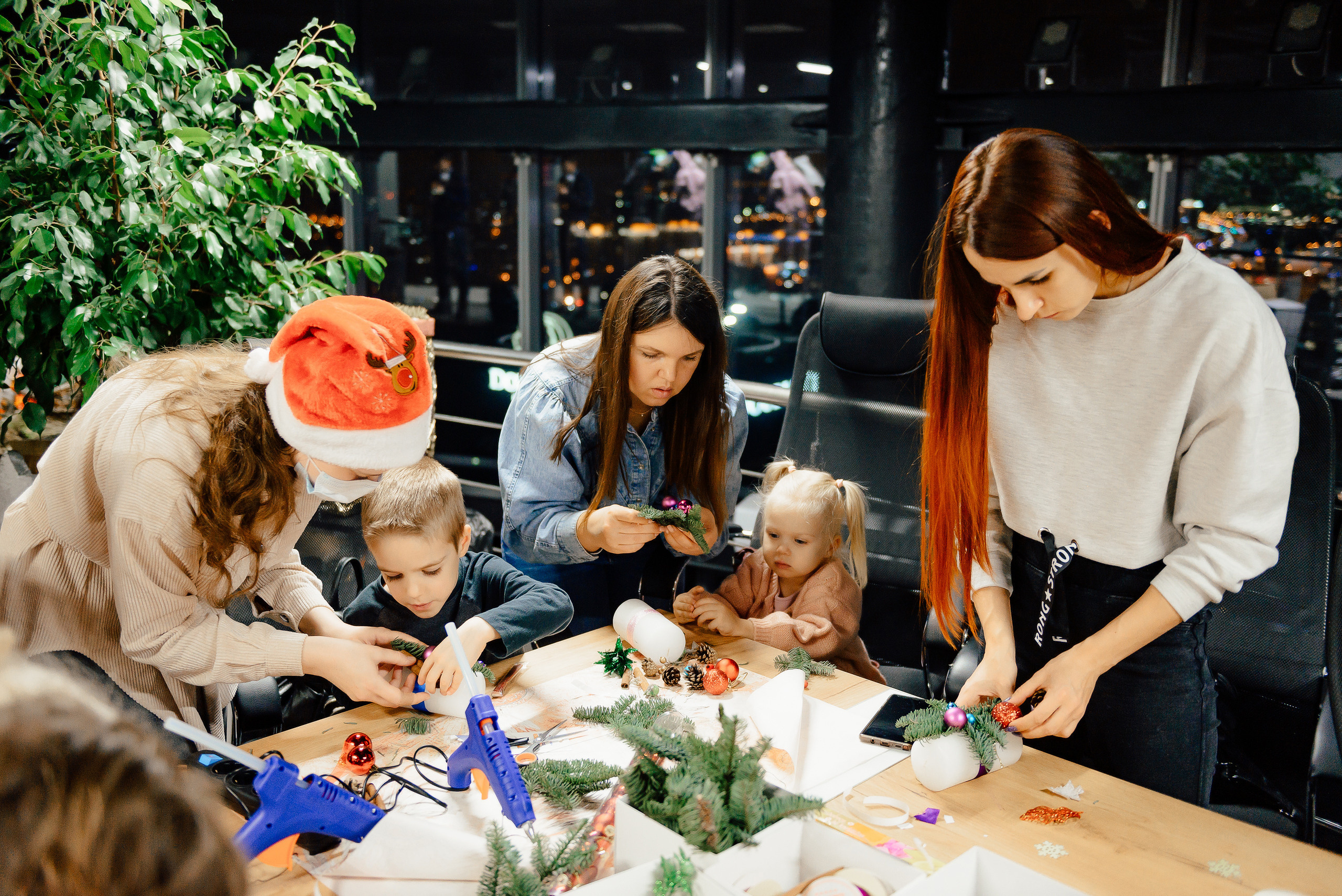 Семейный мастер класс в «Andersenlab». Фотограф Микита Ласица