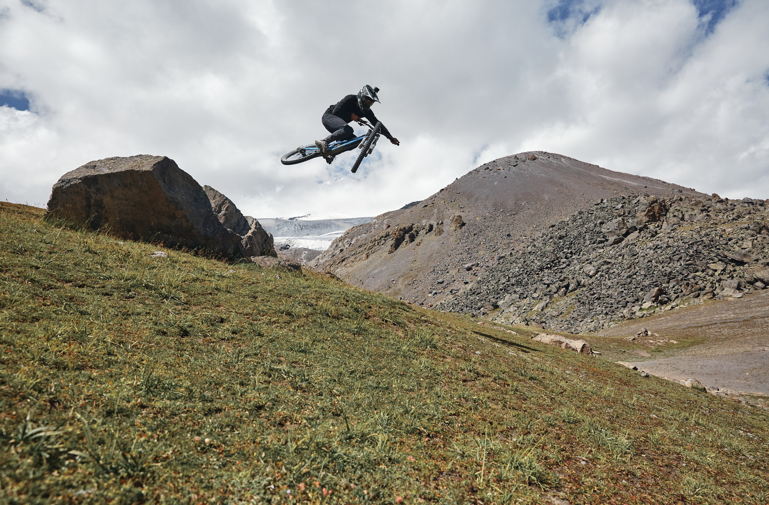 Лето. Горный фотограф на Кавказе Никита Першин
