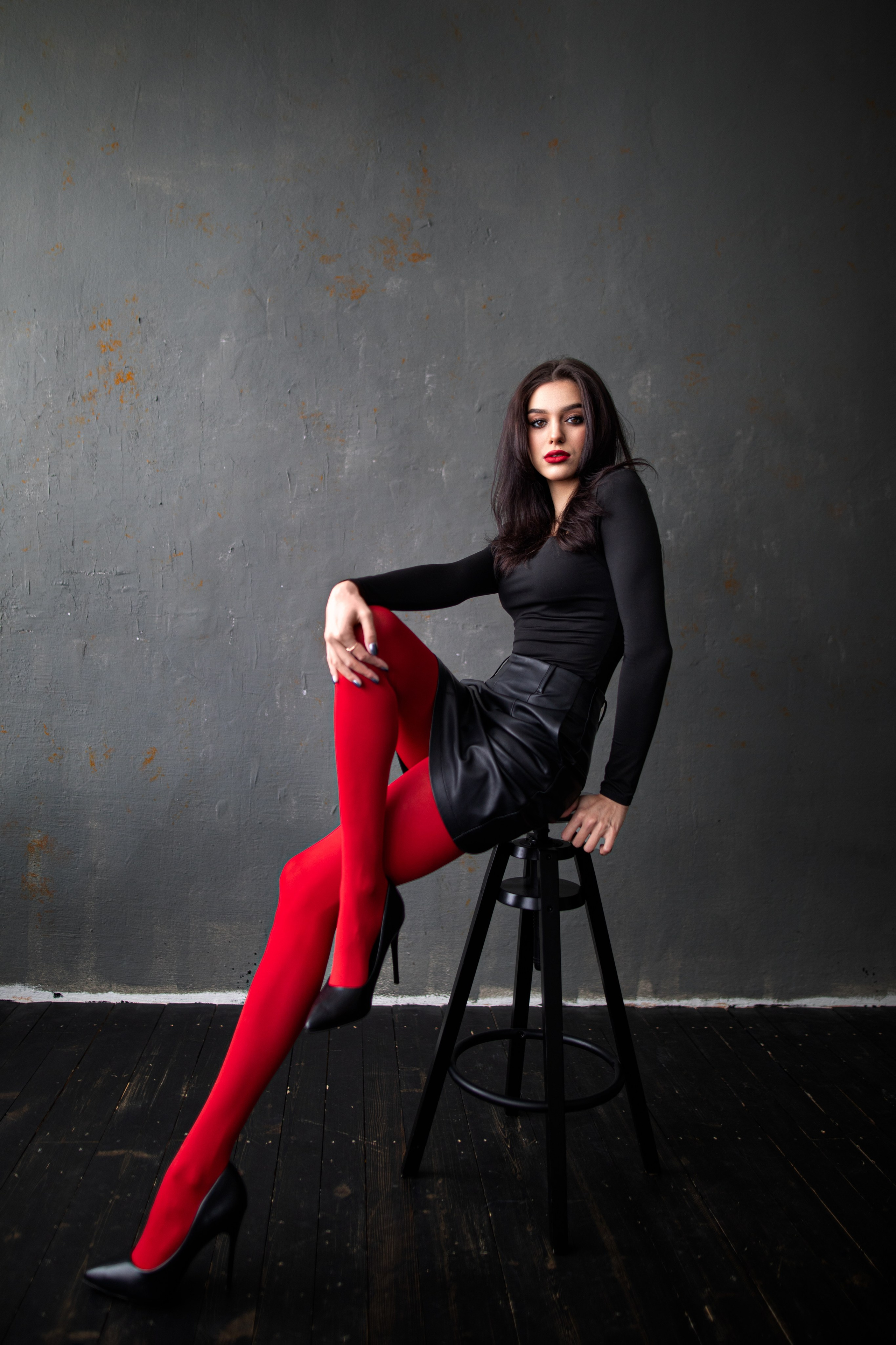 Фотосет с Марианной в студии с минимальным интерьером в формате для «себя»