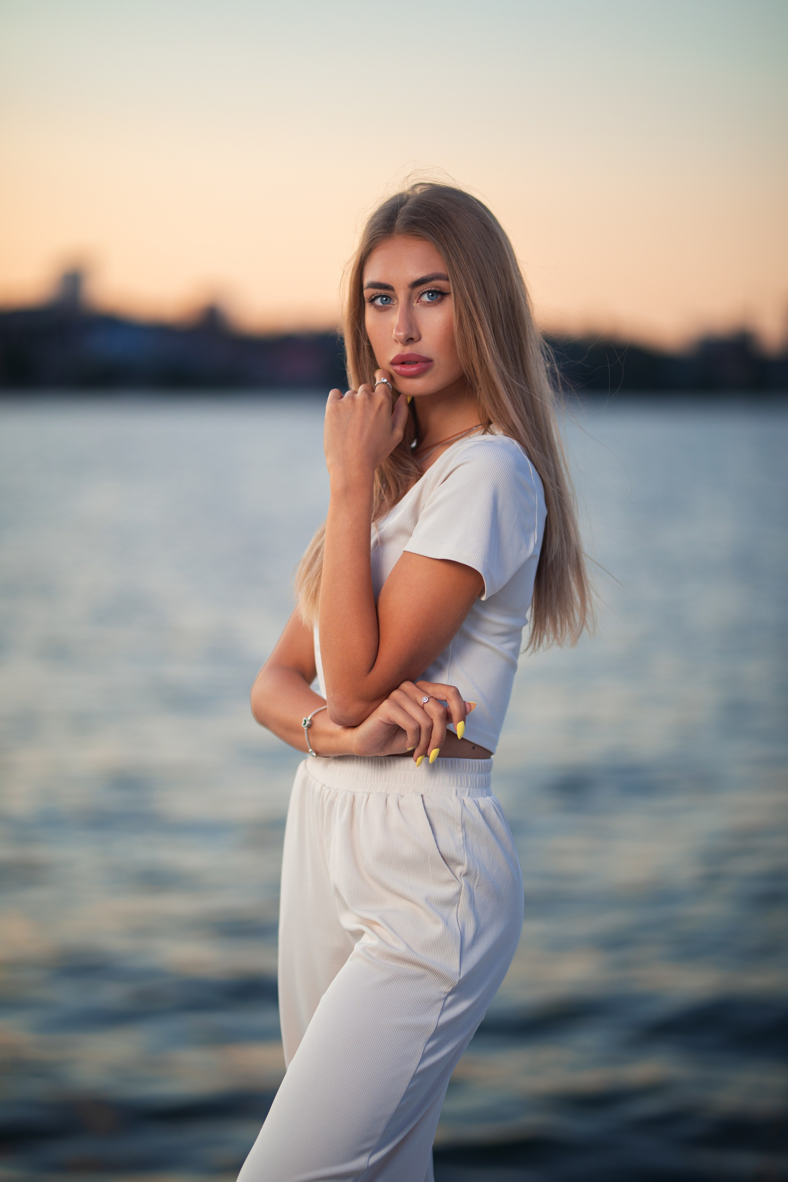 Прогулочный фотосет с Яной в формате для «себя» на улицах города Воронежа