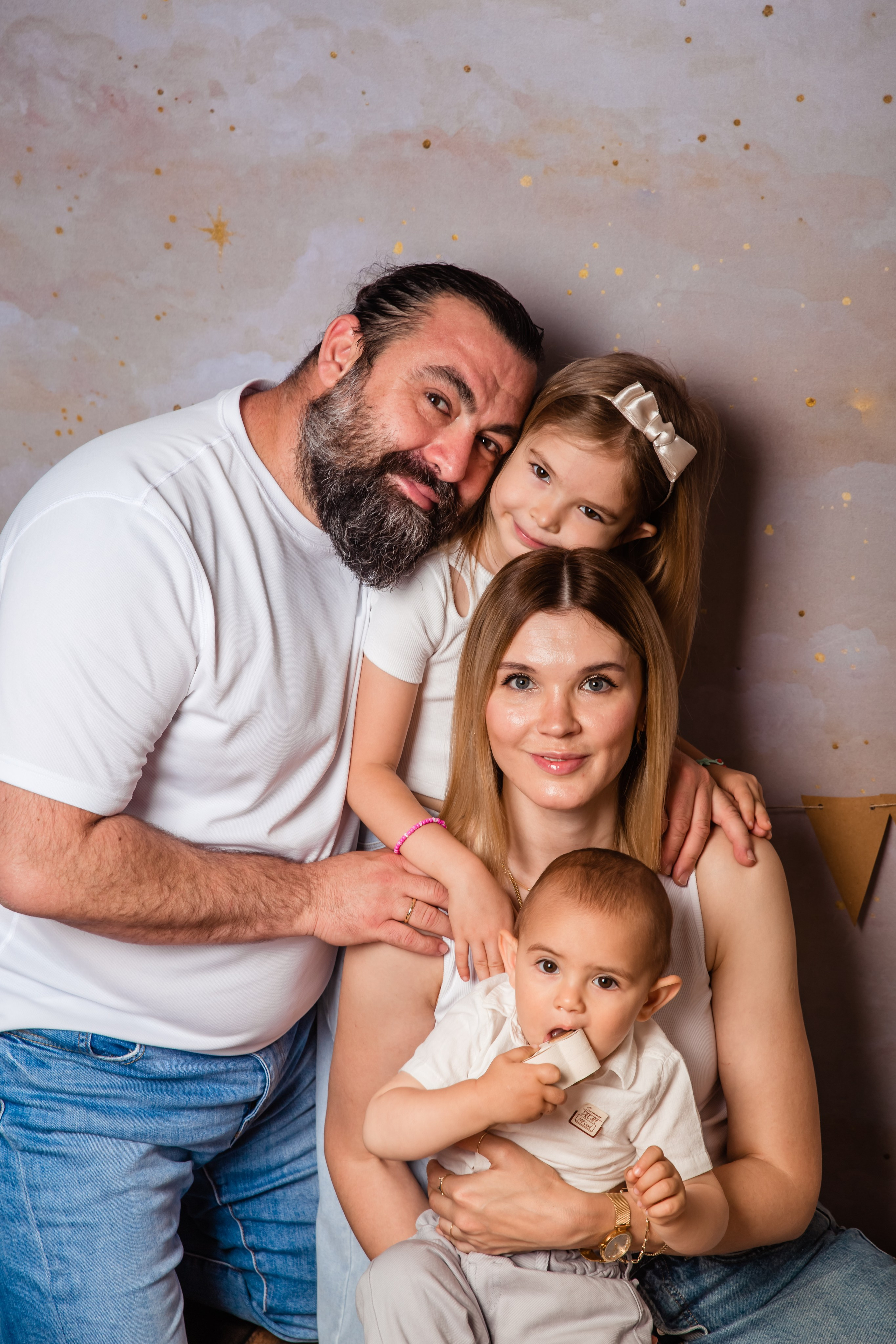 Happy family. Professional family and children’s photographer in Izmir Irina Eron