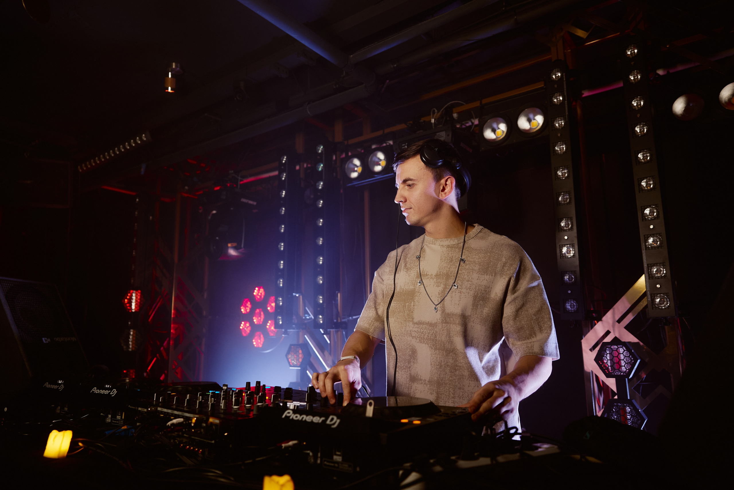 ILLEGAL FRIENDS MIRAGE. ФОТОГРАФ НА МЕРОПРИЯТИЕ ОТ СОЛЬ МЕДИА PRODUCTION