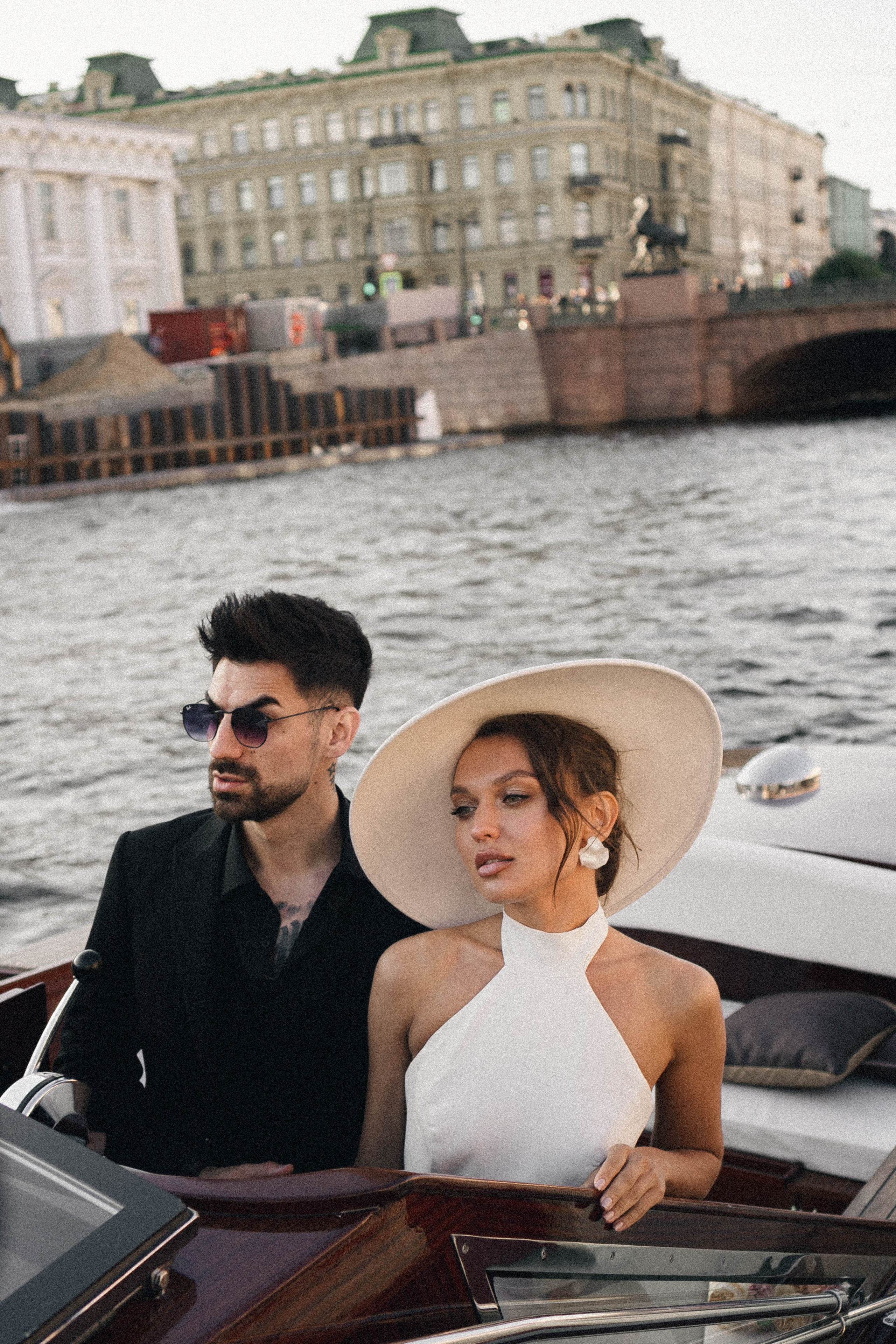 СВАДЕНБНАЯ СЬЕМКА НА КАТЕРЕ ПО КАНАЛАМ САНКТ-ПЕТЕРБУРГА И В АКВАТОРИИ НЕВЫ. Профессиональный фотограф, Санкт-Петербург — Виктория Богомолова