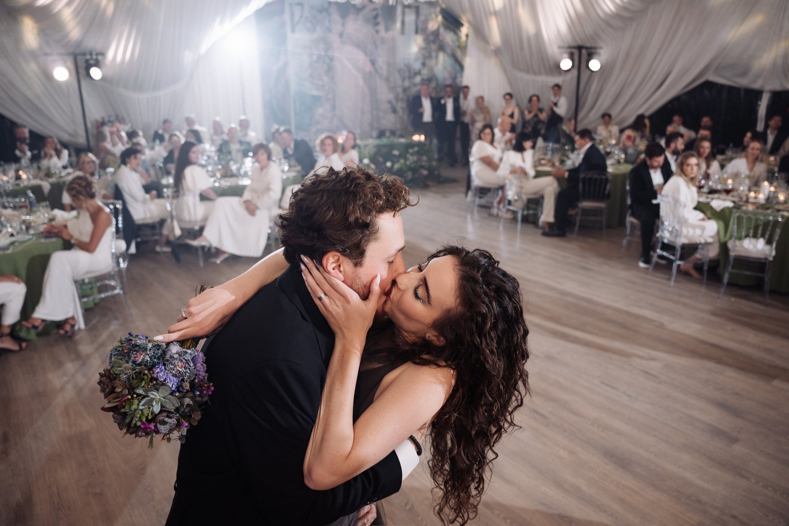 Роман и Полина свадьба в усадьбе Середниково. Свадебные фотосессии в Москве. Фотограф Сергей Ржевский