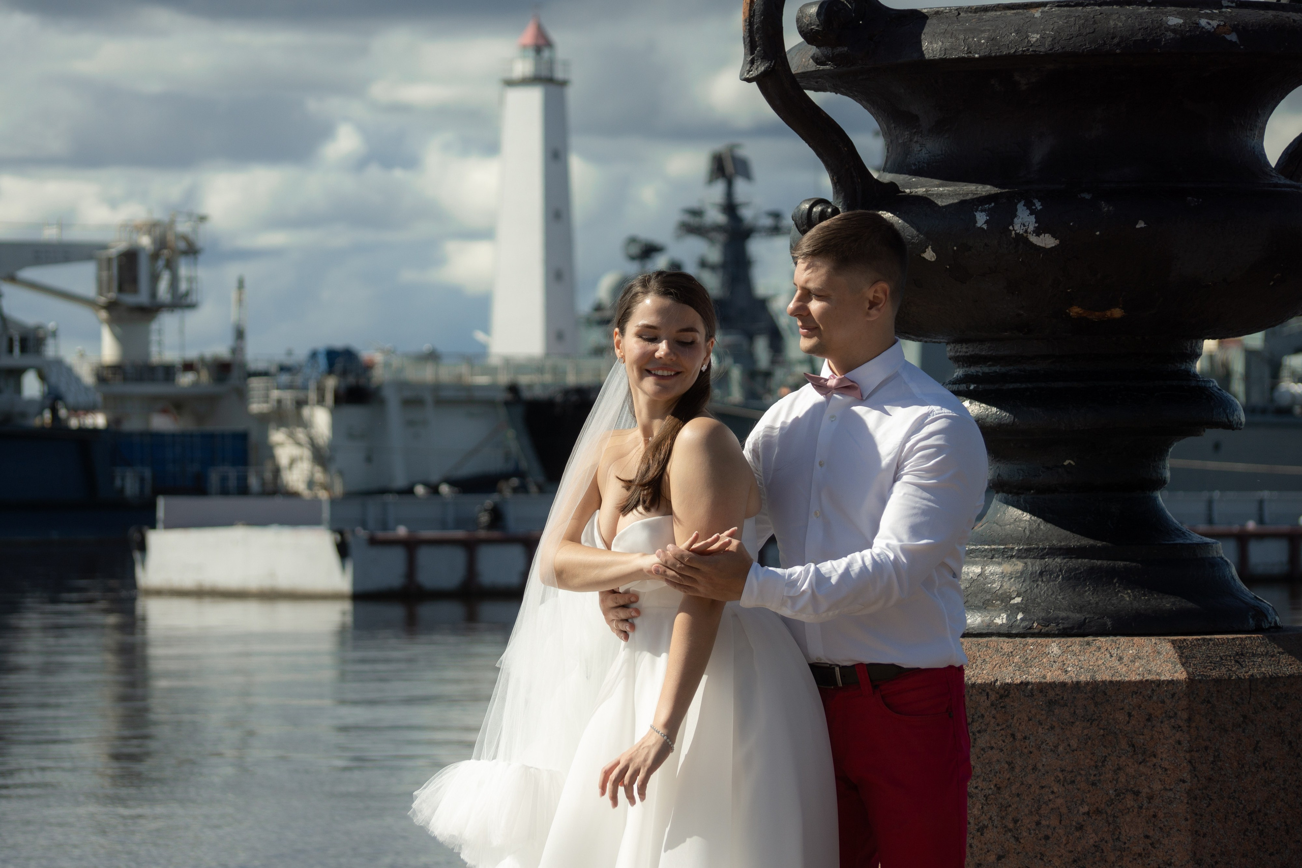 Красивые места для свадебной фотосессии летом в Санкт-Петербурге. Свадебный фотограф Александр Невский в Санкт-Петербурге