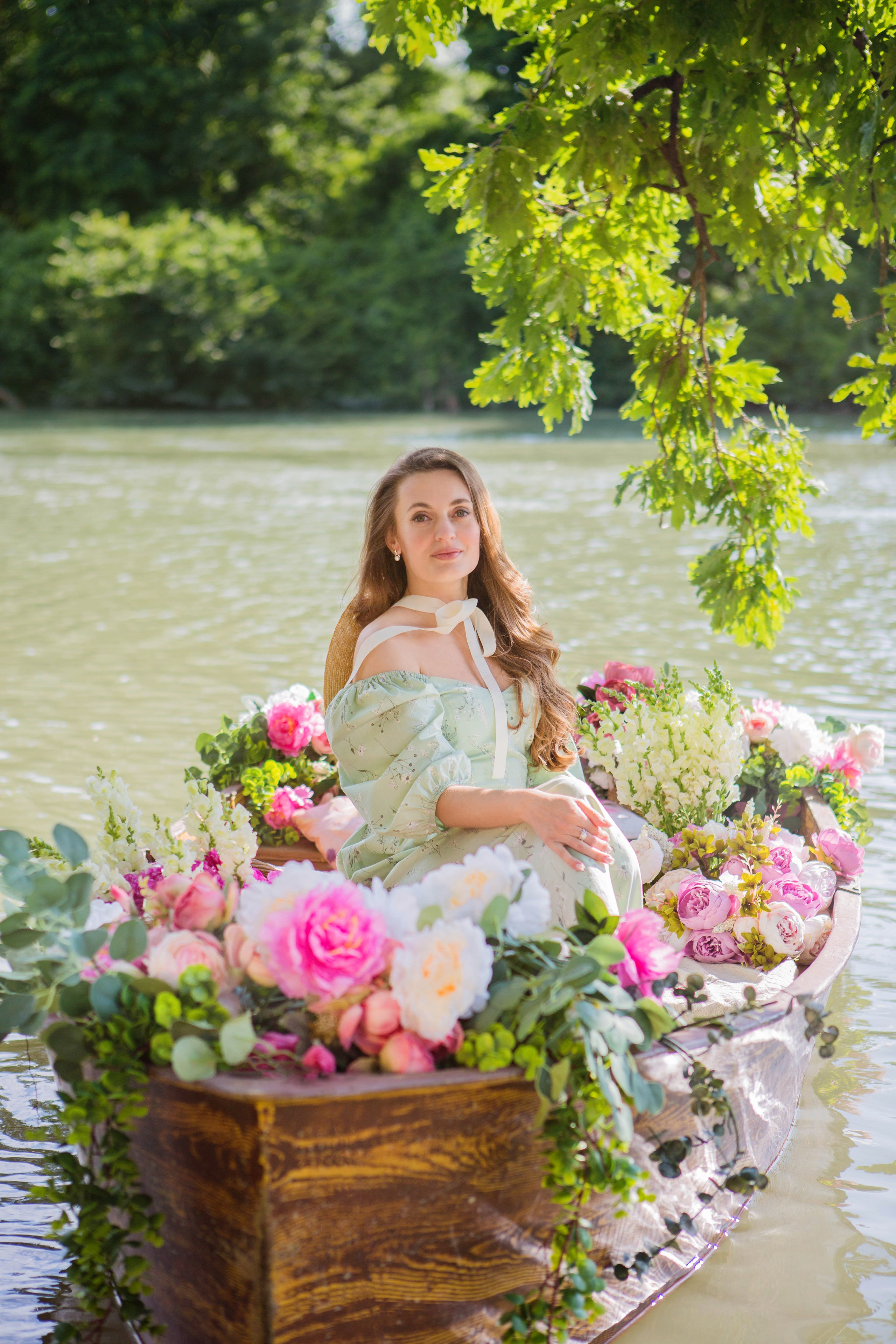 Лодка с пионами. Свадебный семейный и детский фотограф в Краснодаре Карина Федоровская