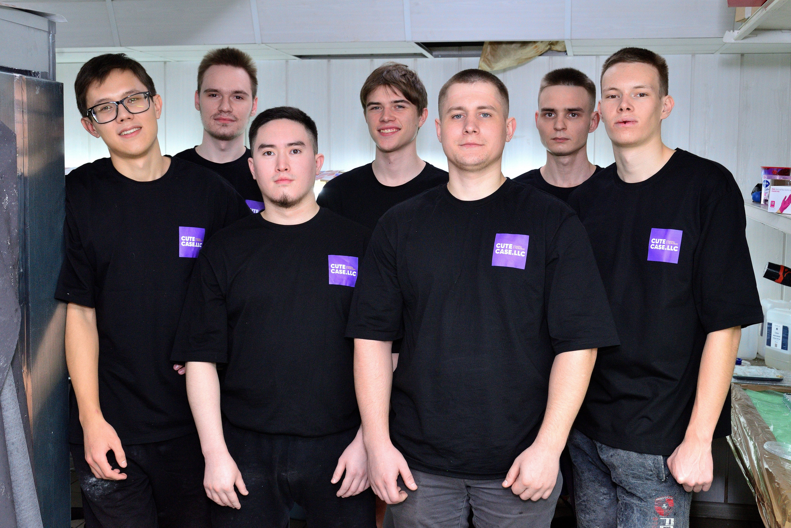 Производство 3D стикеров. Фотограф Сергей Сергеев