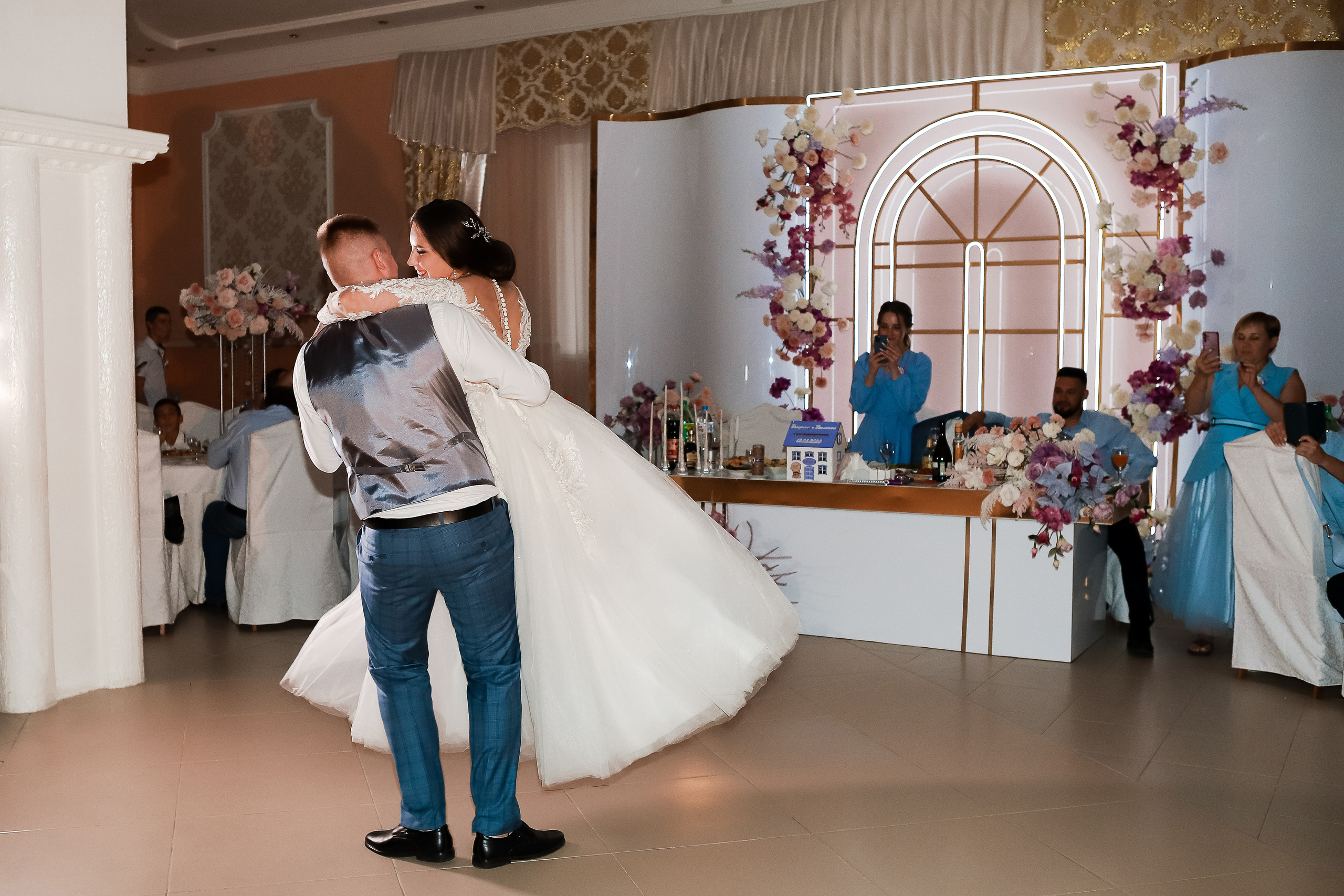 Владимир и Виолетта. Свадебный фотограф Евгения Фролова г. Каменск-Шахтинский, Донецк, Ростов