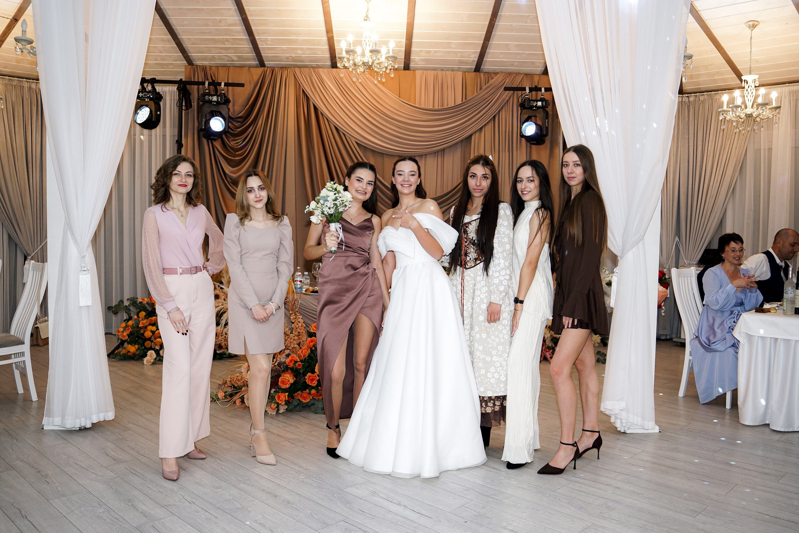 Свадебный банкет в беседке. Свадебный фотограф в Ростове-на-Дону. Таинство Крещения и Венчания, семейные фотосессии. Алёна Чёботова