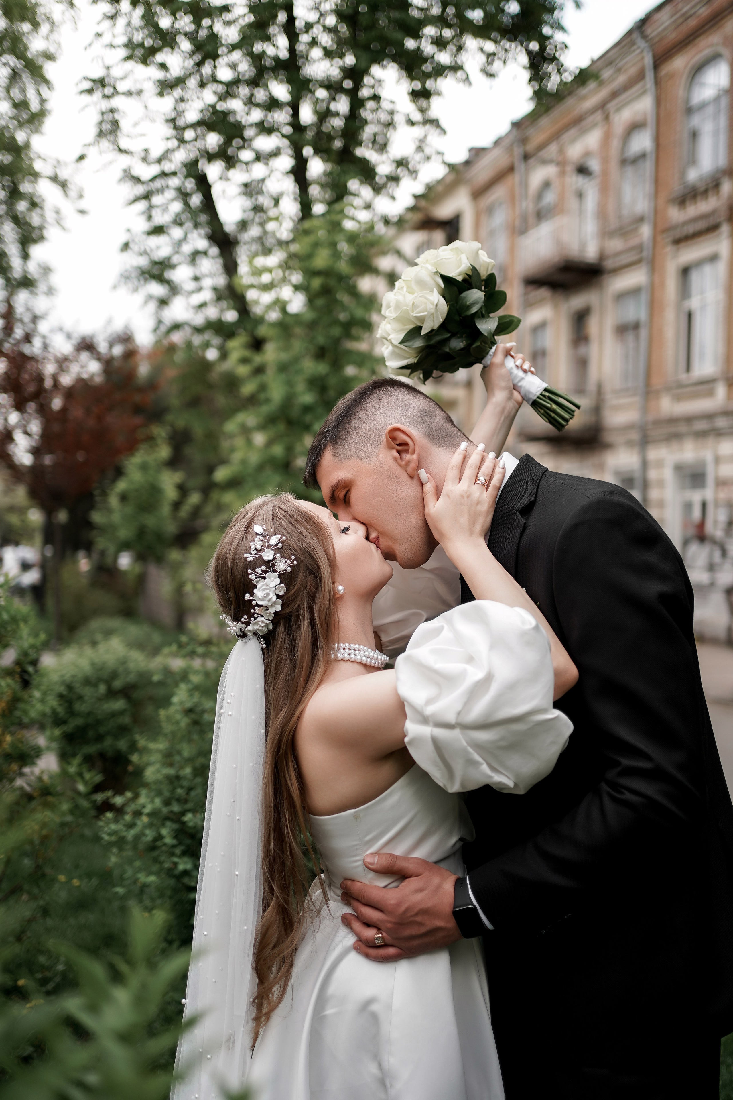 Свадебная прогулка Жанны и Рамиса в парке имени Октябрьской революции. Свадебный фотограф в Ростове-на-Дону. Таинство Крещения и Венчания, семейные фотосессии. Алёна Чёботова