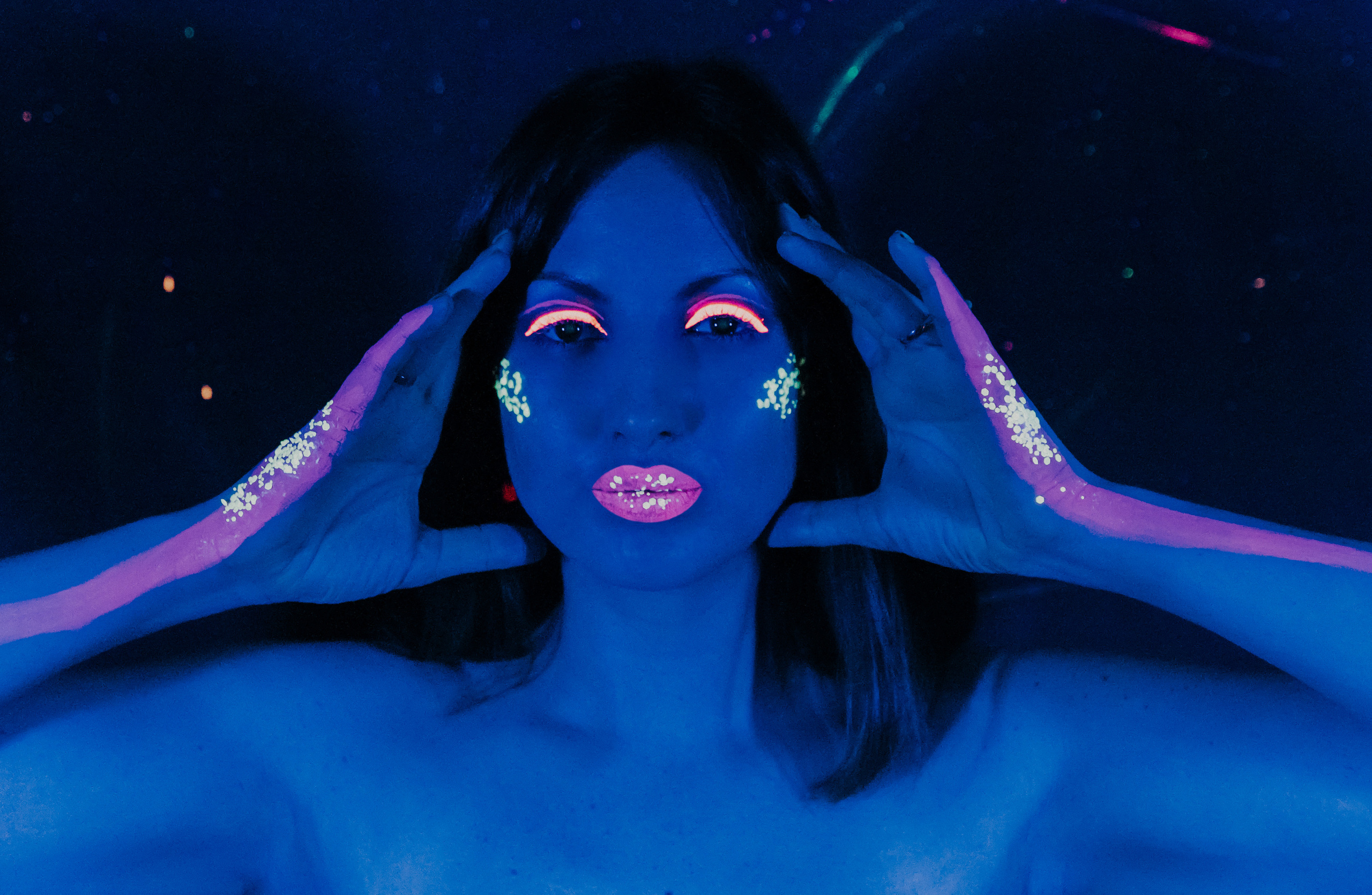 Неоновый девичник. Главная