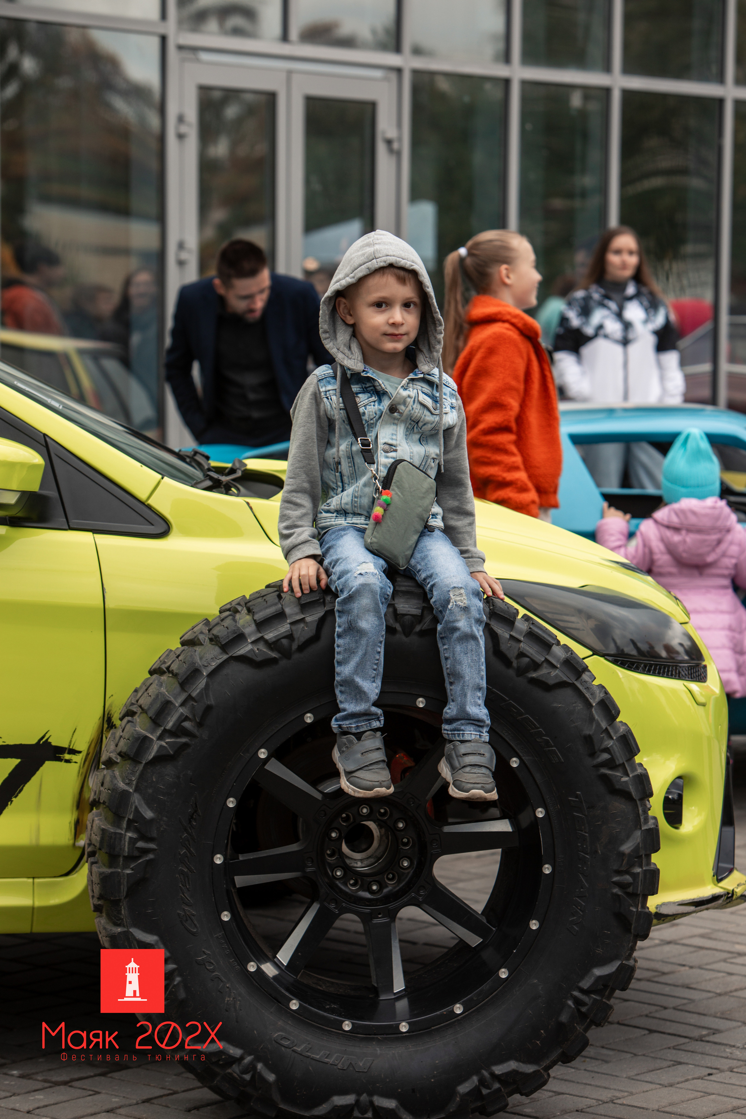 Отрадное, День города. Автомобильная фотография в Санкт-Петербурге