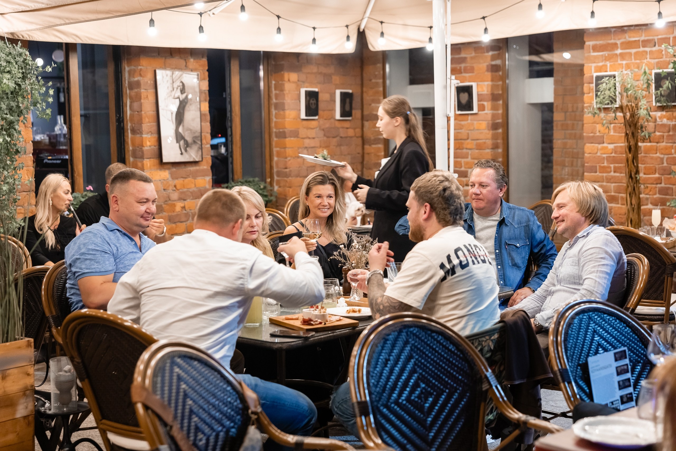 Выставка работ Дениса Шевчука в ресторане Attolini. Фотограф в Санкт-Петербурге — Сергей Петров