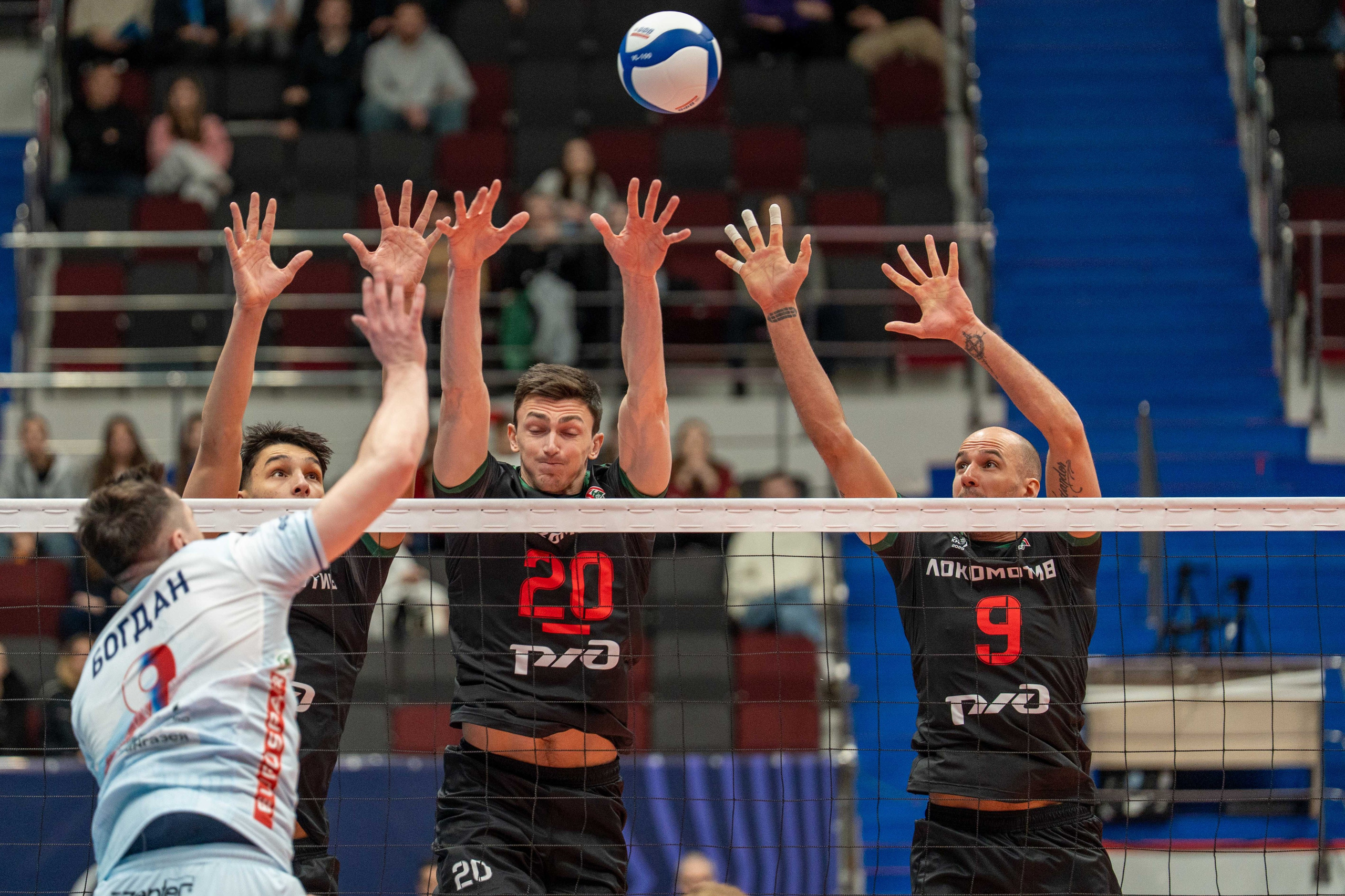 Локомотив — Динамо: фотогалерея полуфинала Суперкубка России 2025 | Антон Гауф. Спортивный фотограф в Санкт-Петербурге | Антон Гауф