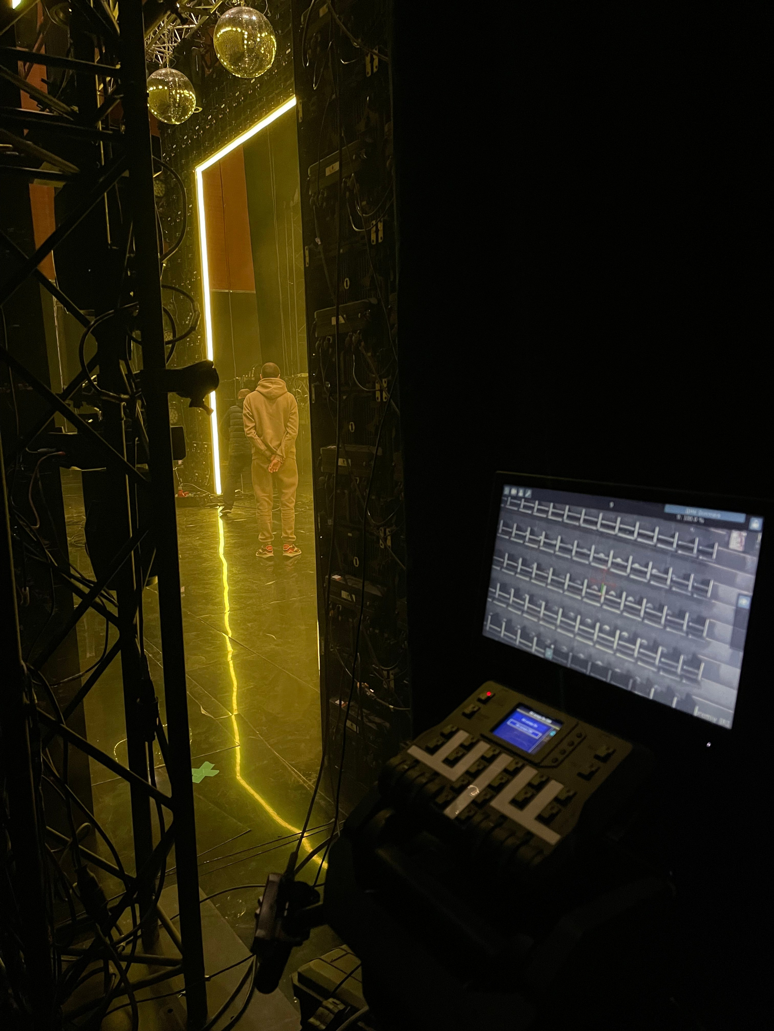 BACKSTAGE GALLERY. «MAK FLAME»