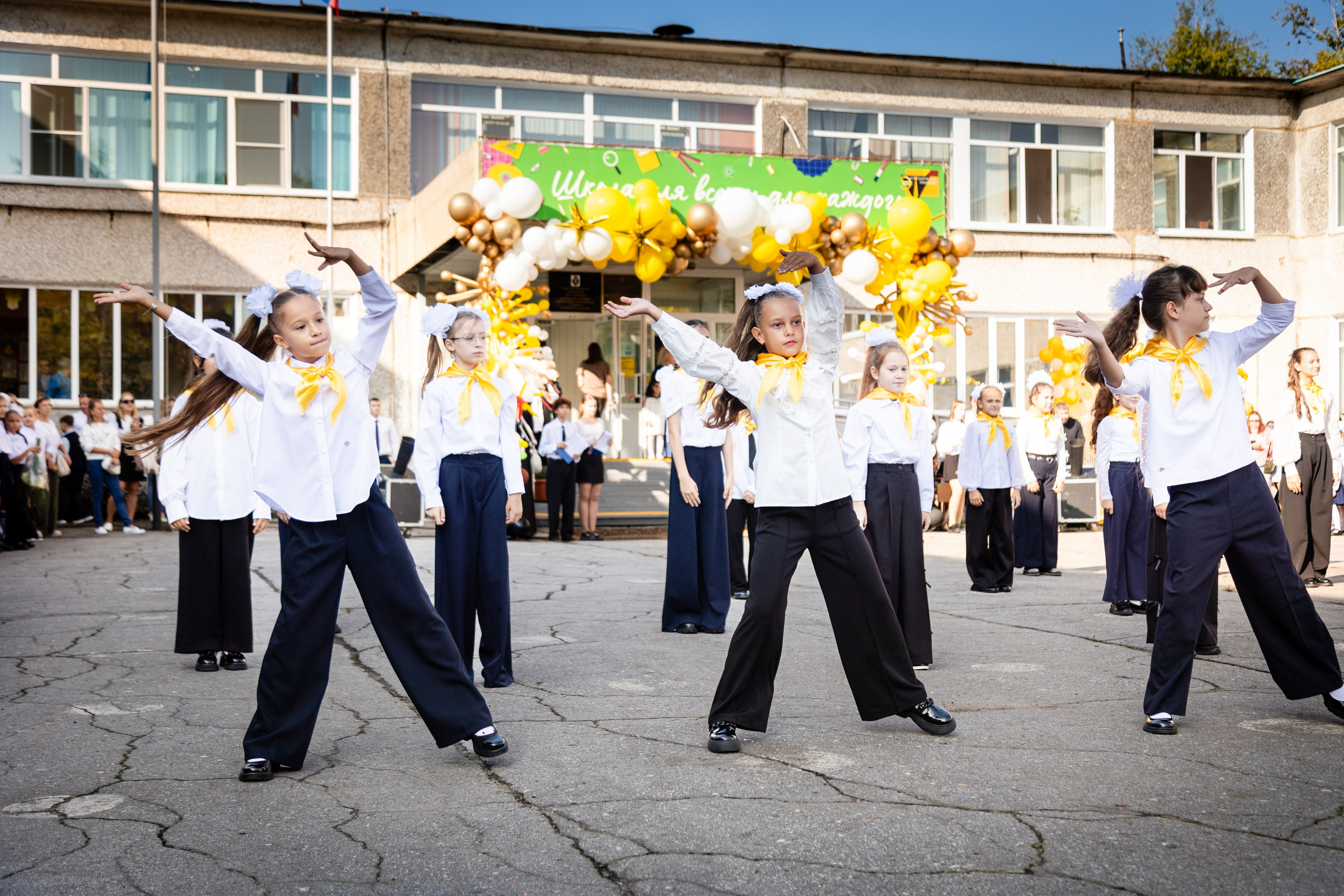 Гимназия № 50. Детский фотограф видеограф в Хабаровске Михаил Орлов