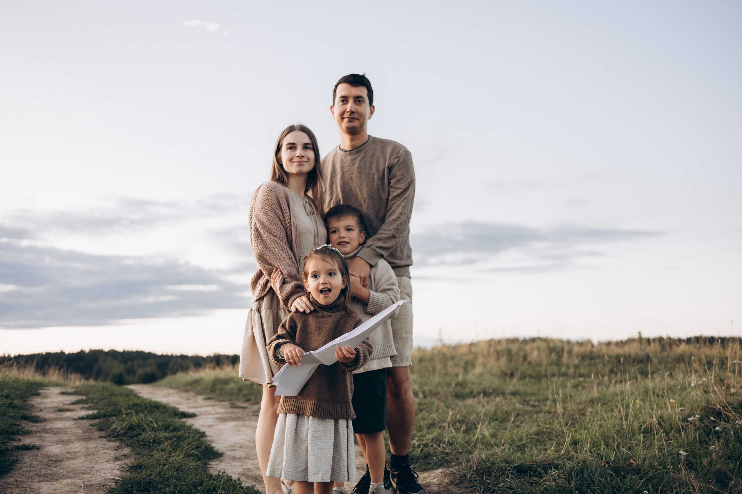 Семейная фотосессия на Колтушских высотах. Семейный и детский фотограф в Санкт-Петербурге Павлова Елена