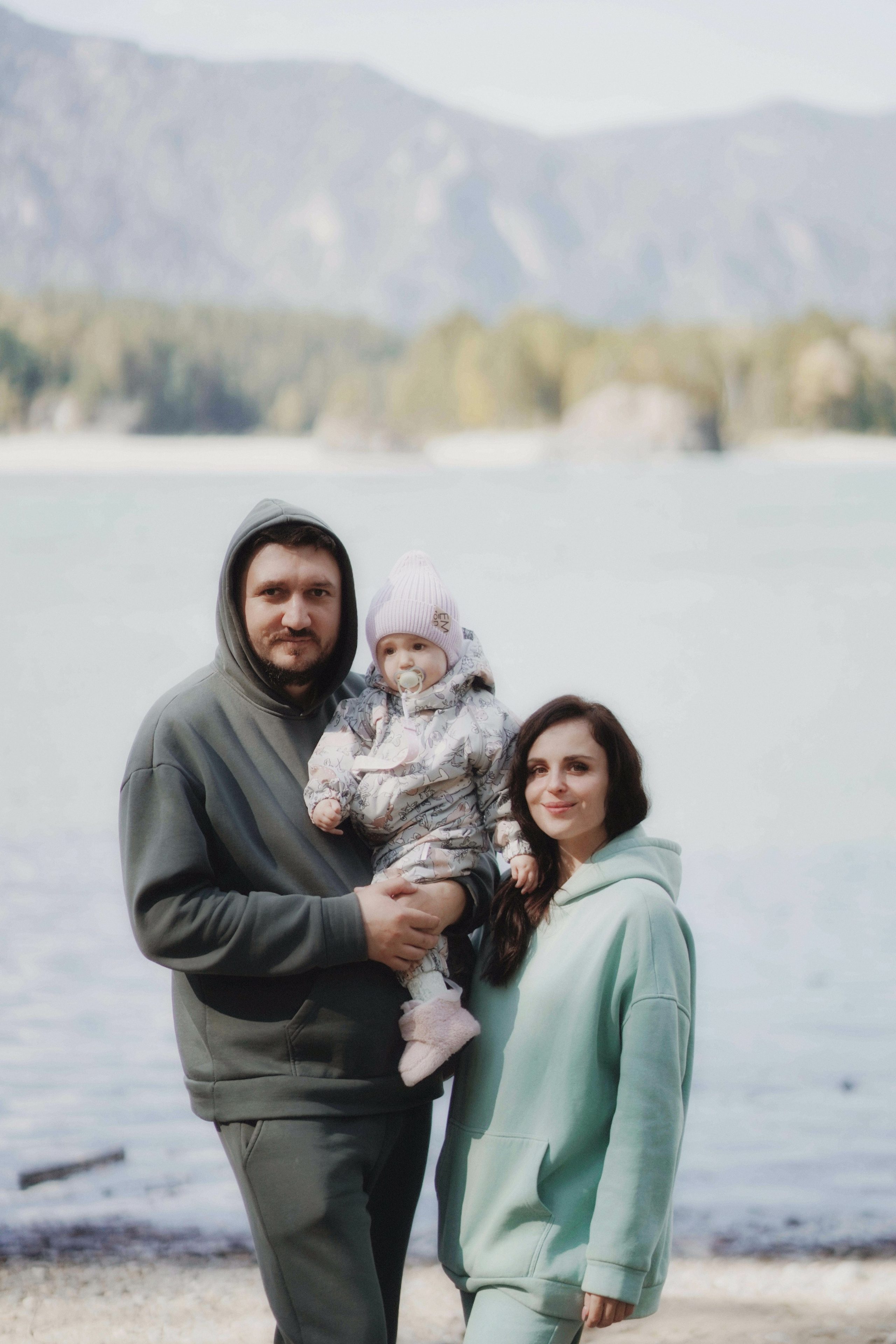 Семейная съемка дома. Выездной фотограф-видеограф в Республике Алтай Солоны Куюкова