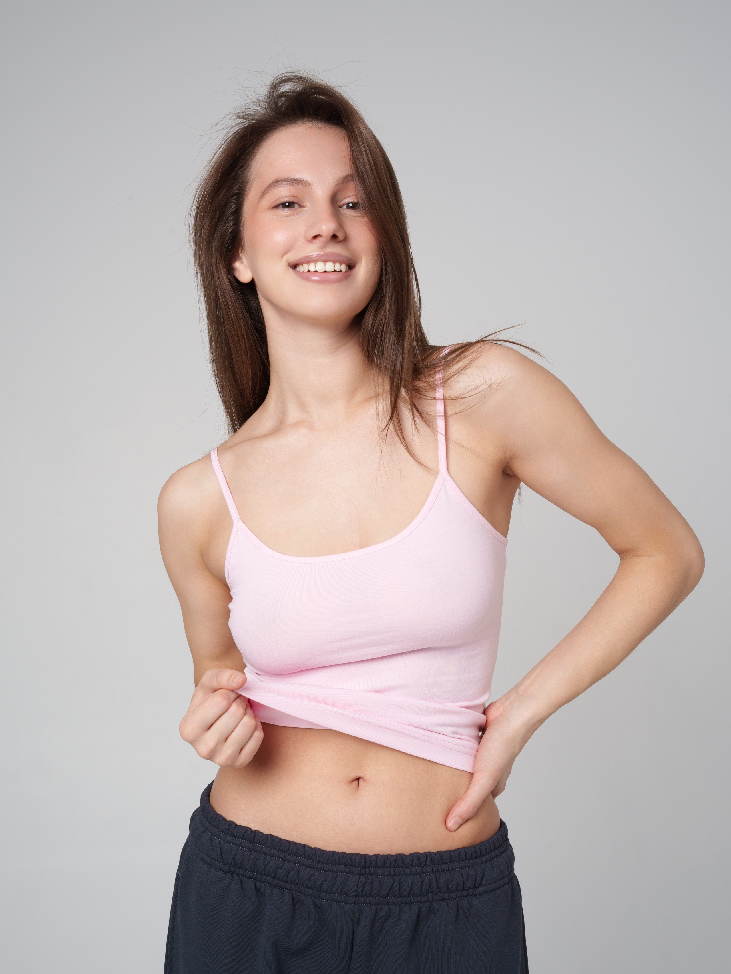 Топы на сером фоне. Иван Упоров — фотограф, рилсмейкер чебоксары