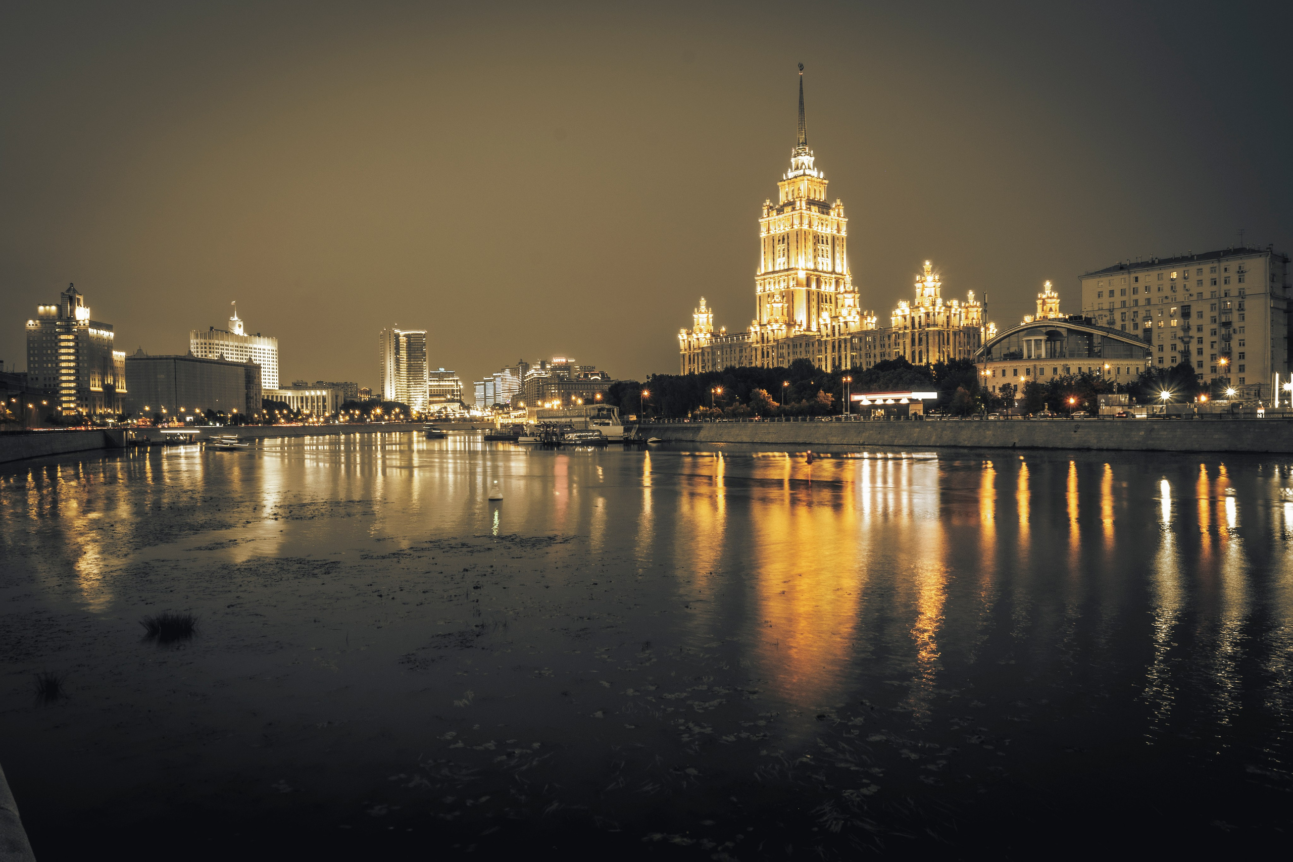 Фотопрогулка. Москва. Июль 2023. Фотограф Роман Адлер