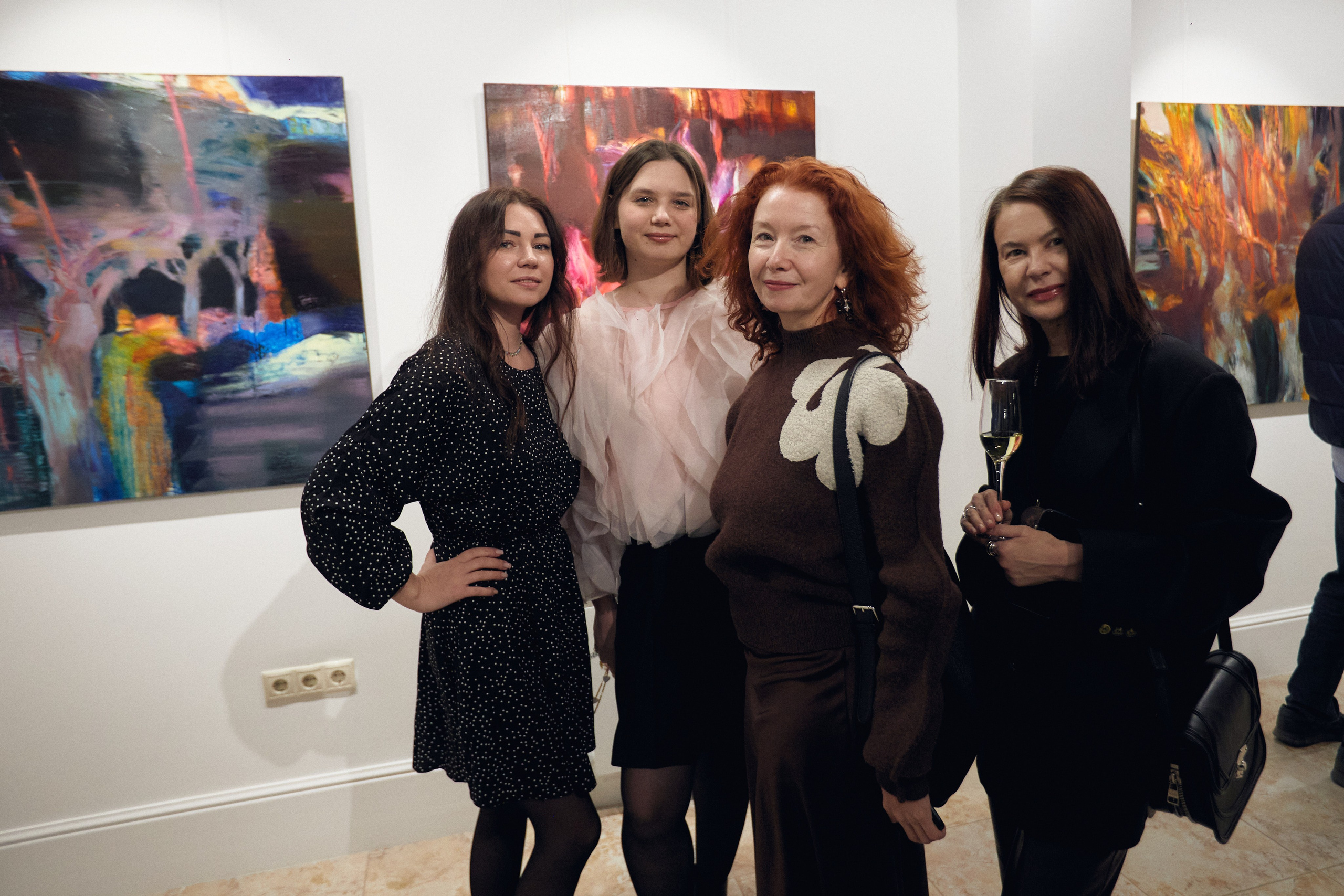 Открытие выставки краснодарской художницы Ларисы Блохиной. Фотограф Юлия Маринина