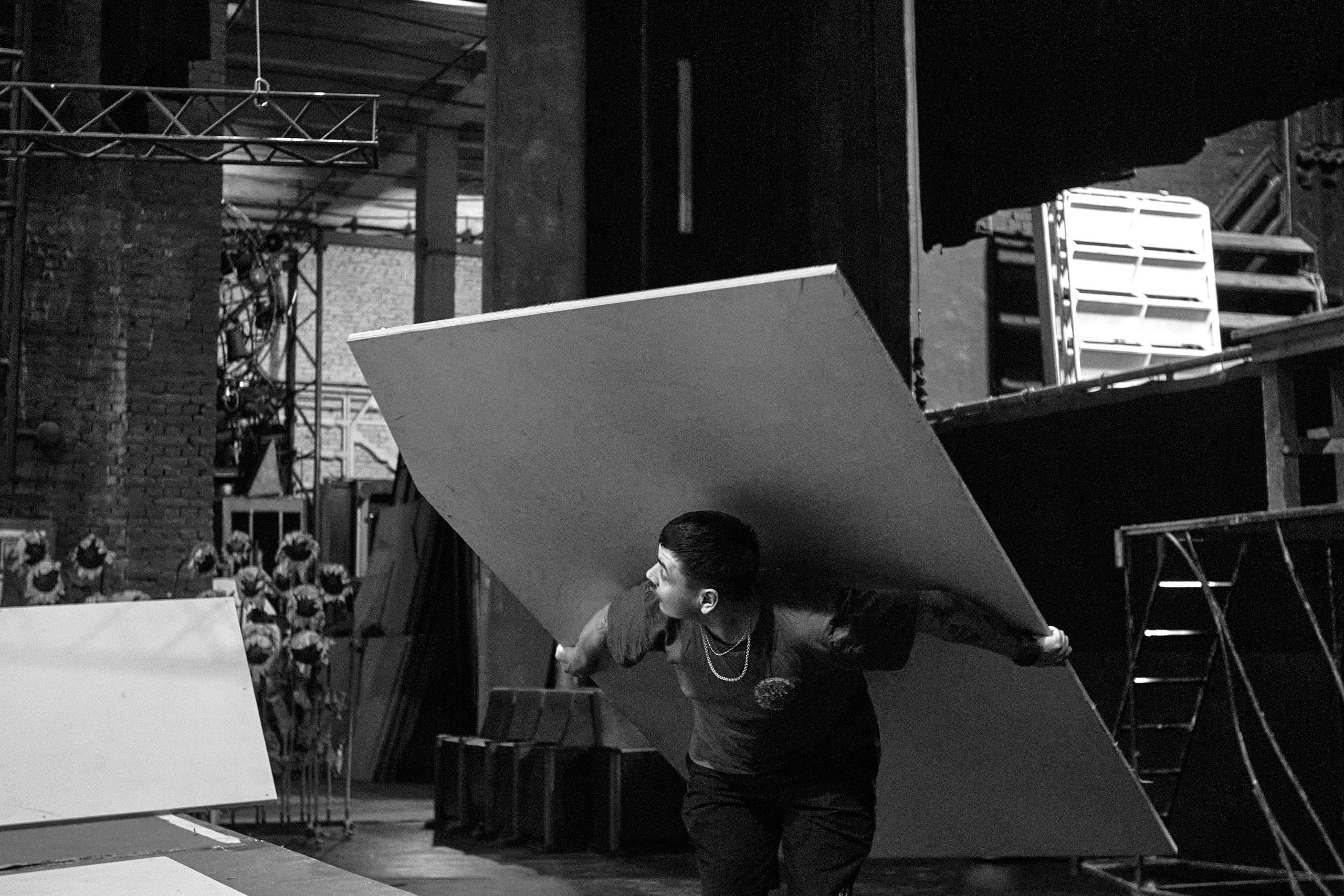 Монтаж спектакля Двойник. Фотограф Юлия Маринина