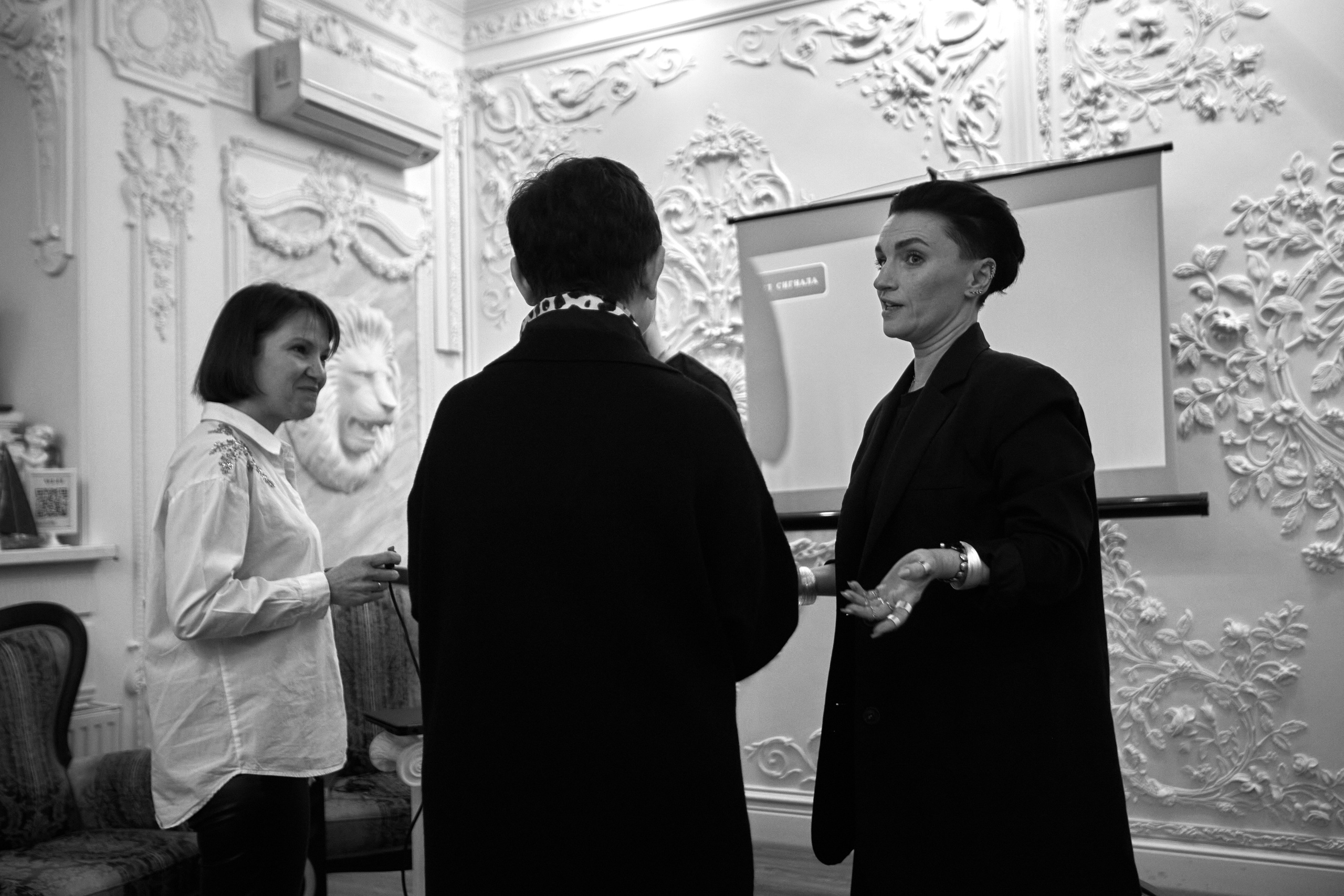 Проект «Соображаем на троих» лекция по А. Чехову в салоне «Аврора». Фотограф Юлия Маринина