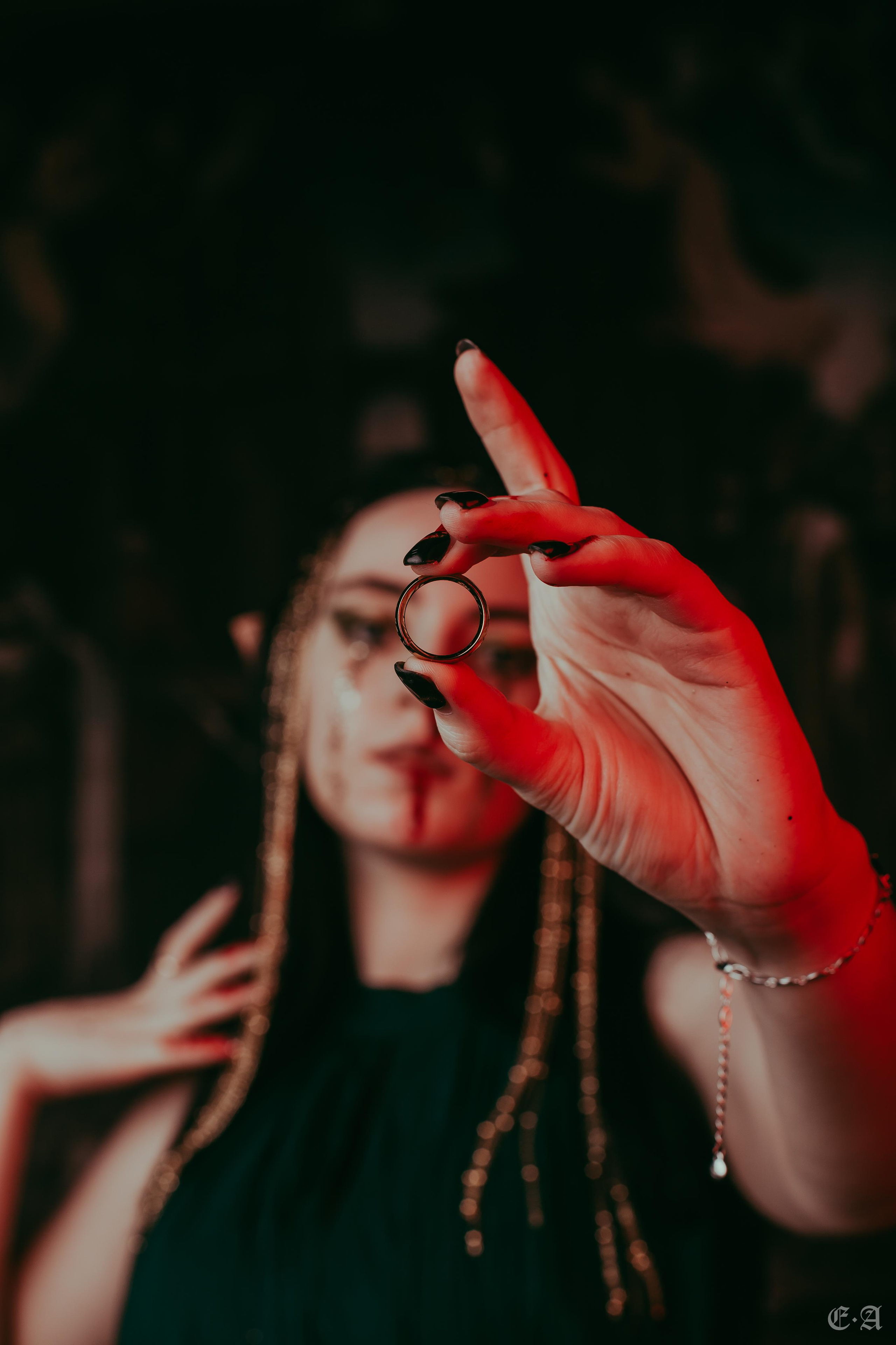 One ring to rule them all…. Фотограф Ellairen