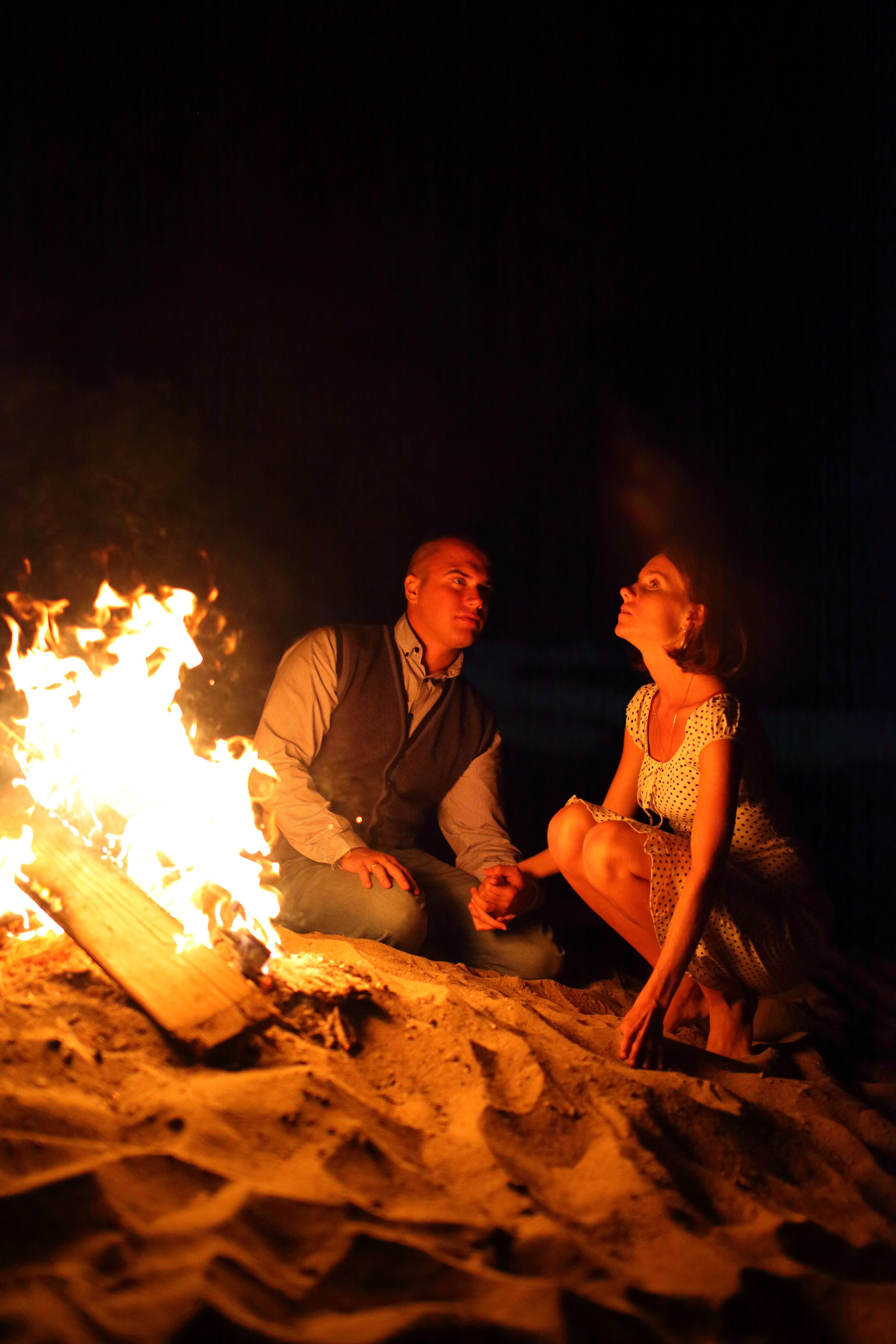 Фотосессия влюбленных у костра. Свадебный и репортажный фотограф в Ярославле и Санкт-Петербурге Роман Микрюков