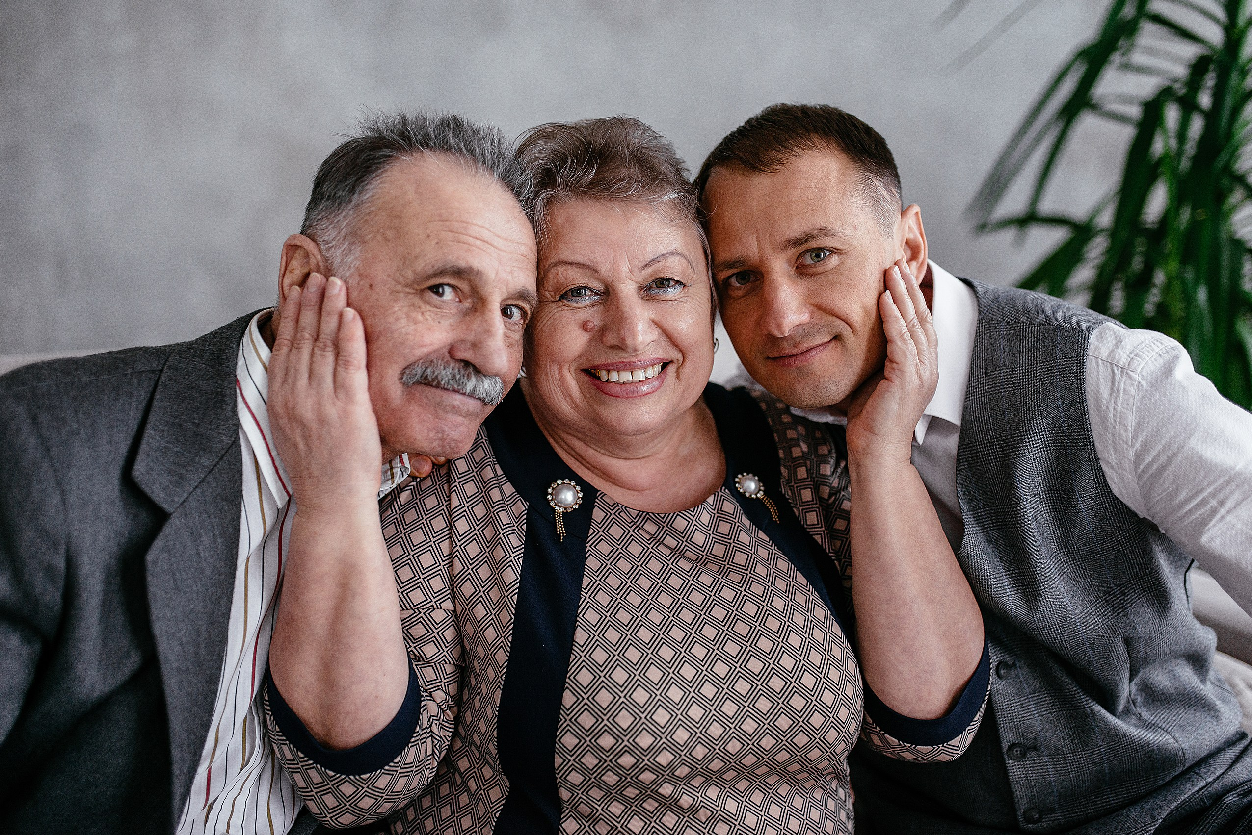 Семейная фотосессия 3 поколения: Запечатлейте ваши самые ценные моменты!. Фотограф Дарья Едапина Новосибирск