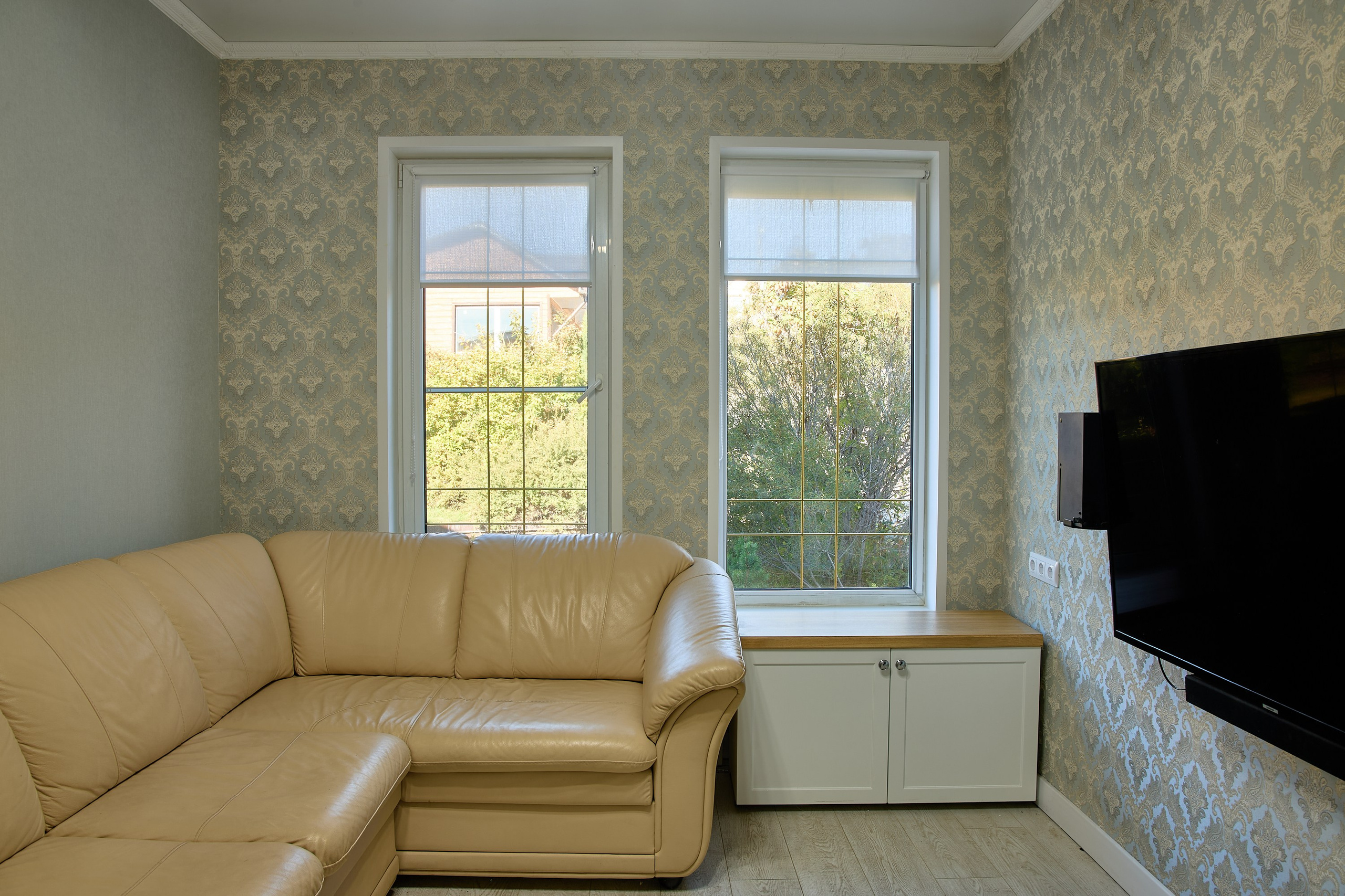 Фотосессия для риэлторского агентства, фотосъёмка для портфолио дизайнера, фотосъёмка для продажи недвижимости, съёмка офисов и коммерческих помещений в Волгограде, обработка и ретушь интерьеров.