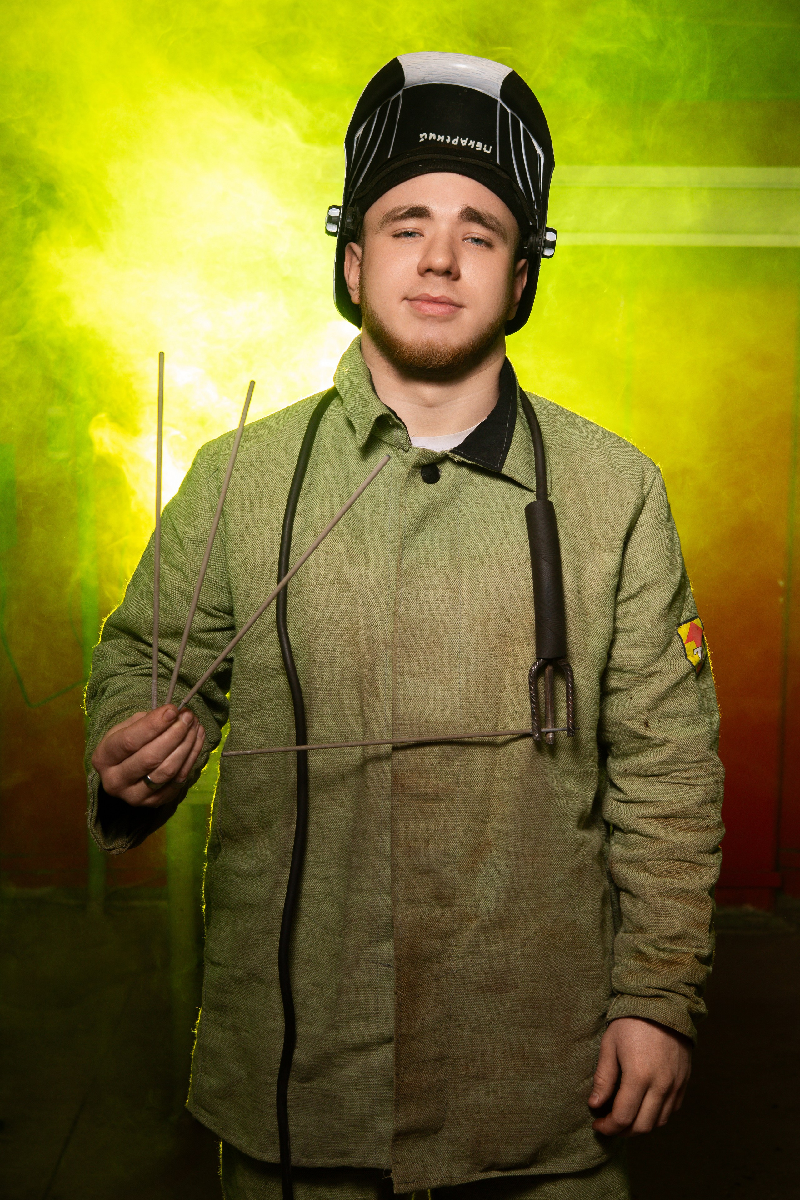 Портретная Фотосессия в Цеху для Выпускников Сварщиков | Твой Альбом Мценск. ТВОЙ АЛЬБОМ / ТВОИ ПРАВИЛА