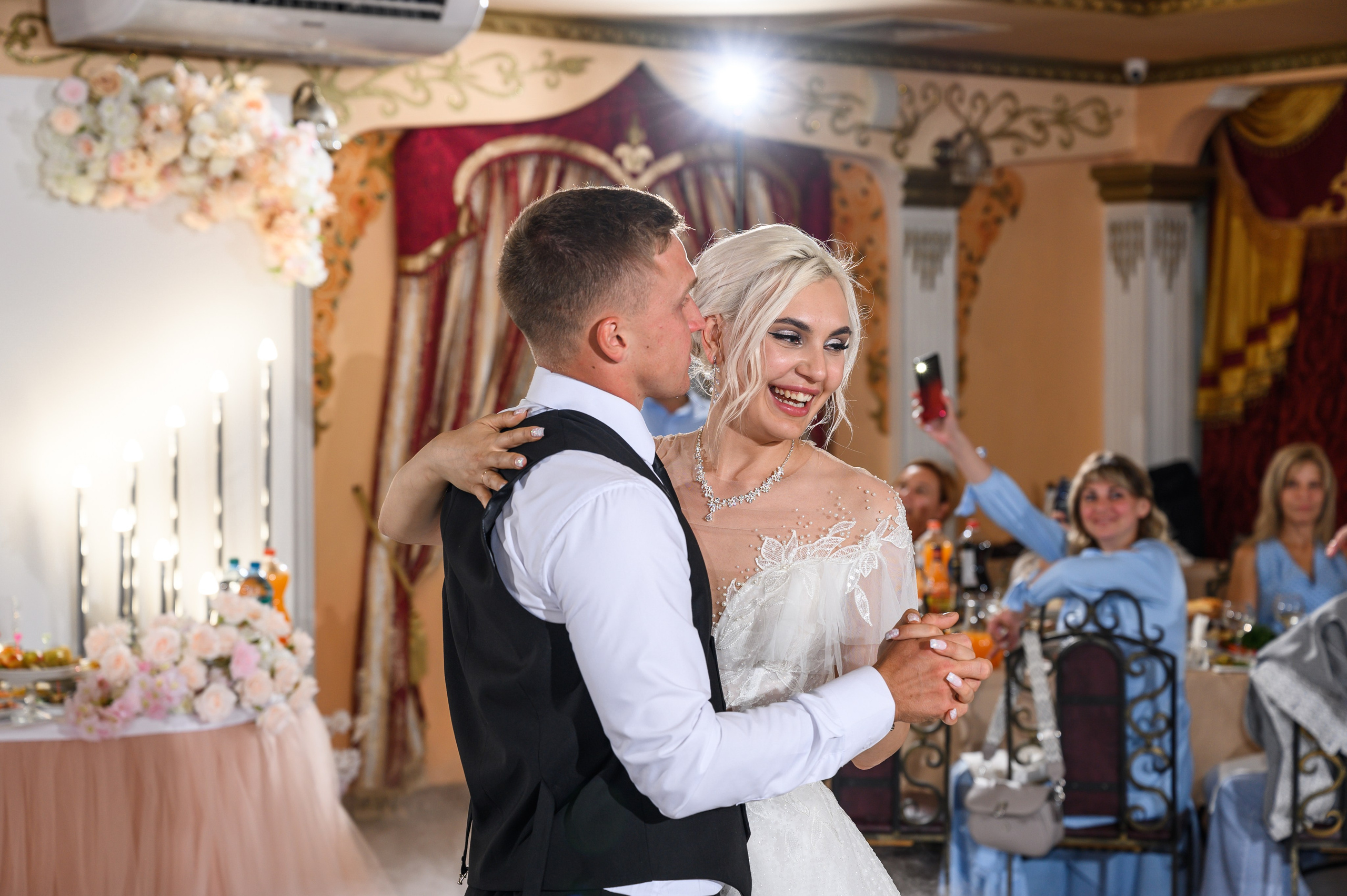 Свадебная фотосессия гостиничный комплекс Бережки Холл. Свадебный фотограф Москва Юрий Кульман