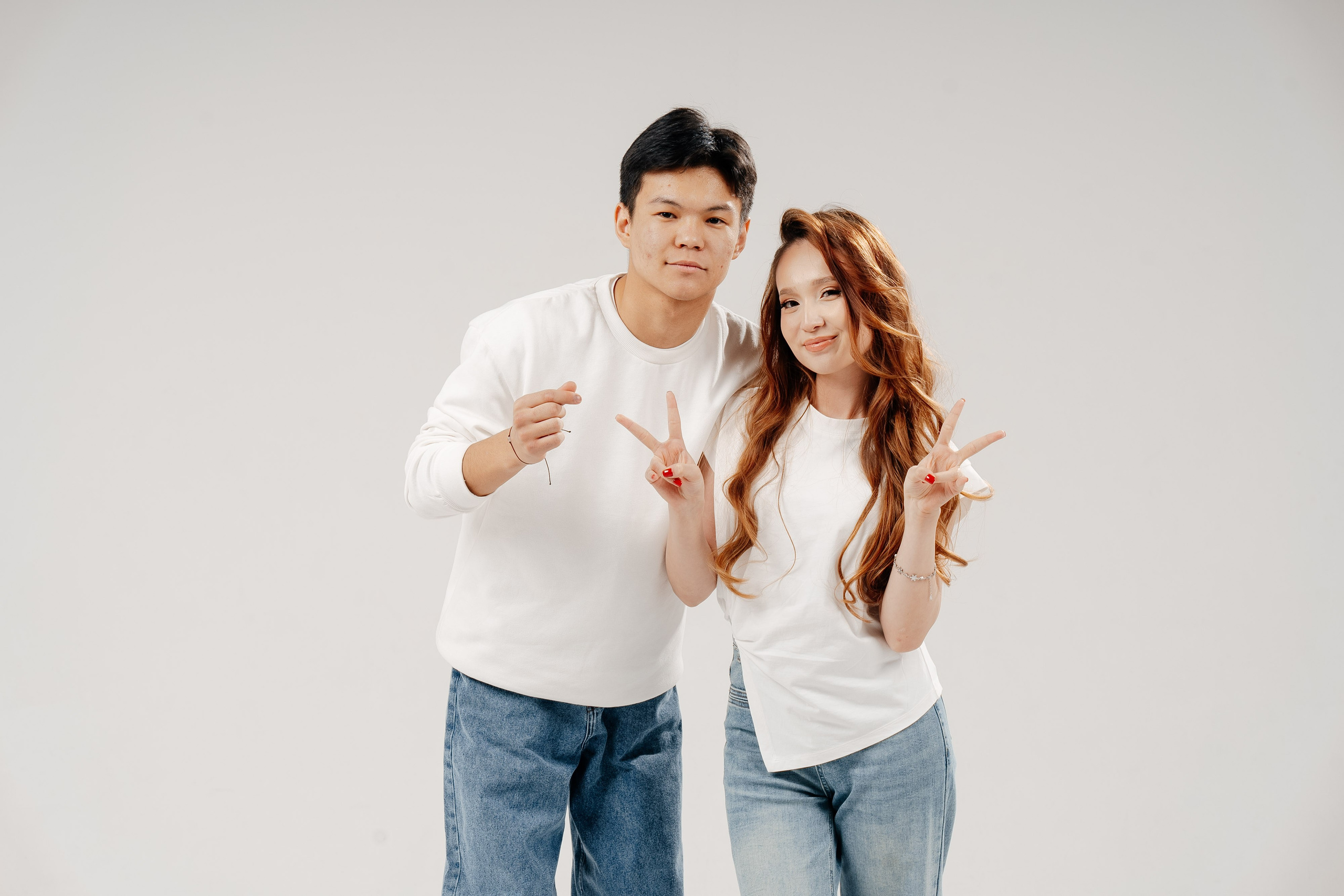 По двое. Выпускные альбомы в Нур-Султане (Астана) и по всему Казахстану