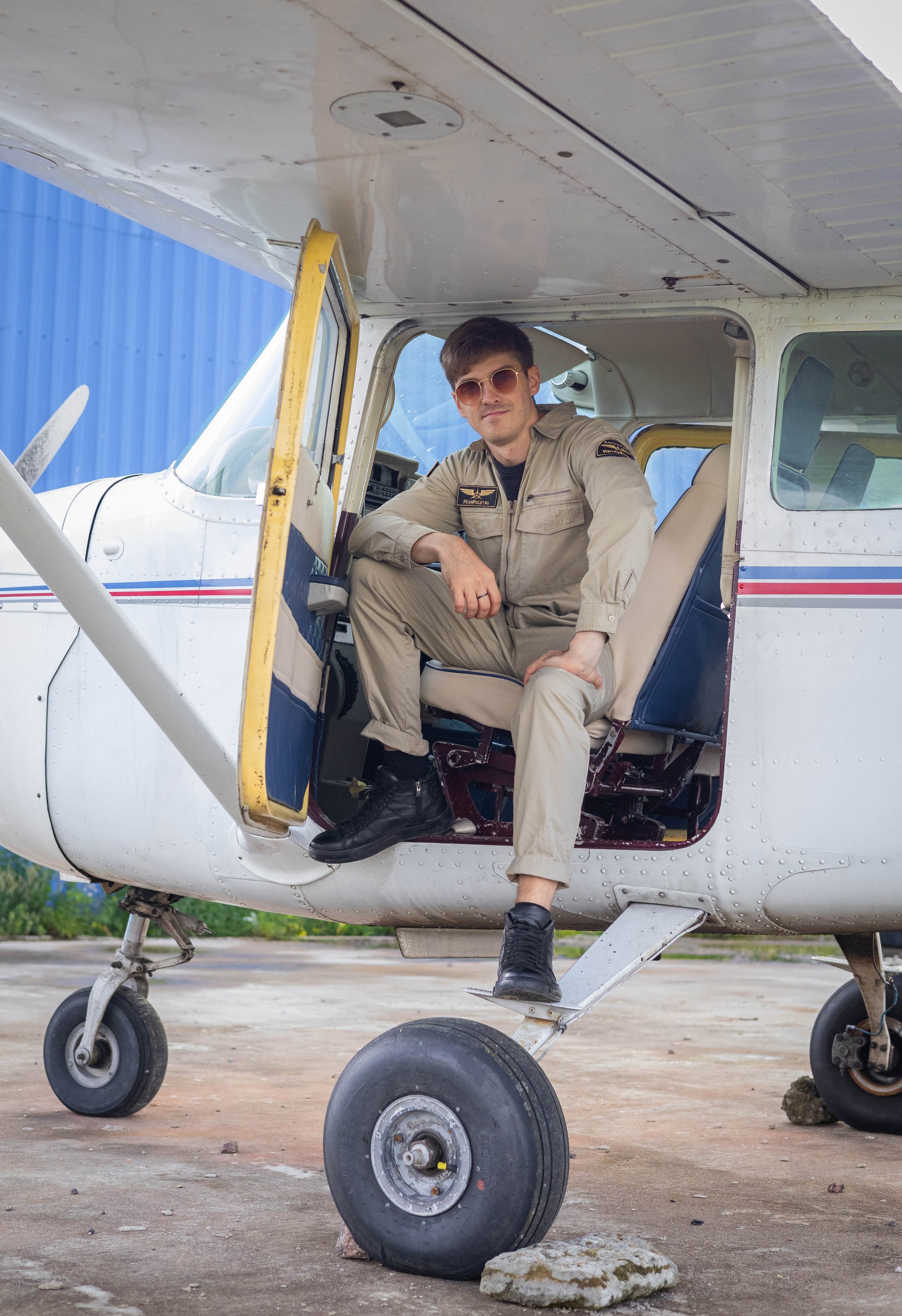 LOVE STORY. Фотосессия на аэродроме с самолетом. Портретный фотограф Панферова Регина г. Санкт-Петербург, г. Казань