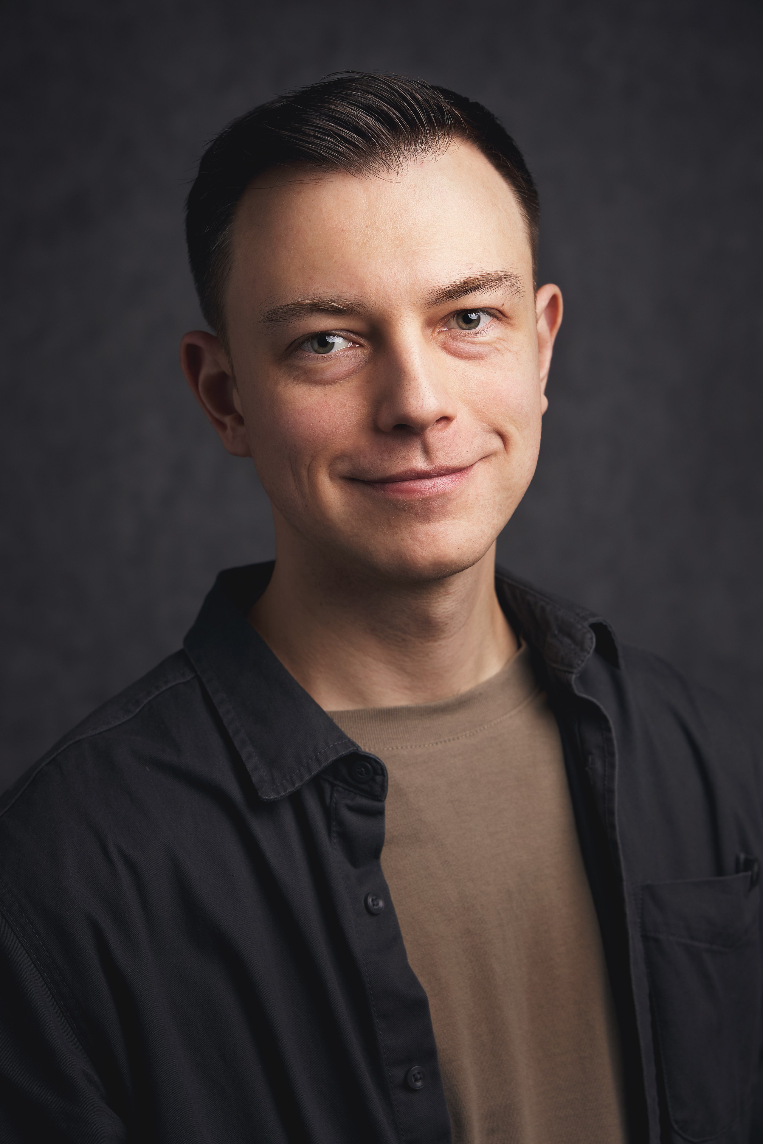 Сделать фото в деловом стиле Зеленограде, бизнес портрет, деловой портрет, фото для резюме. Фото на документы в Зеленограде. Фото на паспорт. Портретная фотостудия ЛукБук. Деловой портрет. Семейный портрет. Предметная фотосъемка