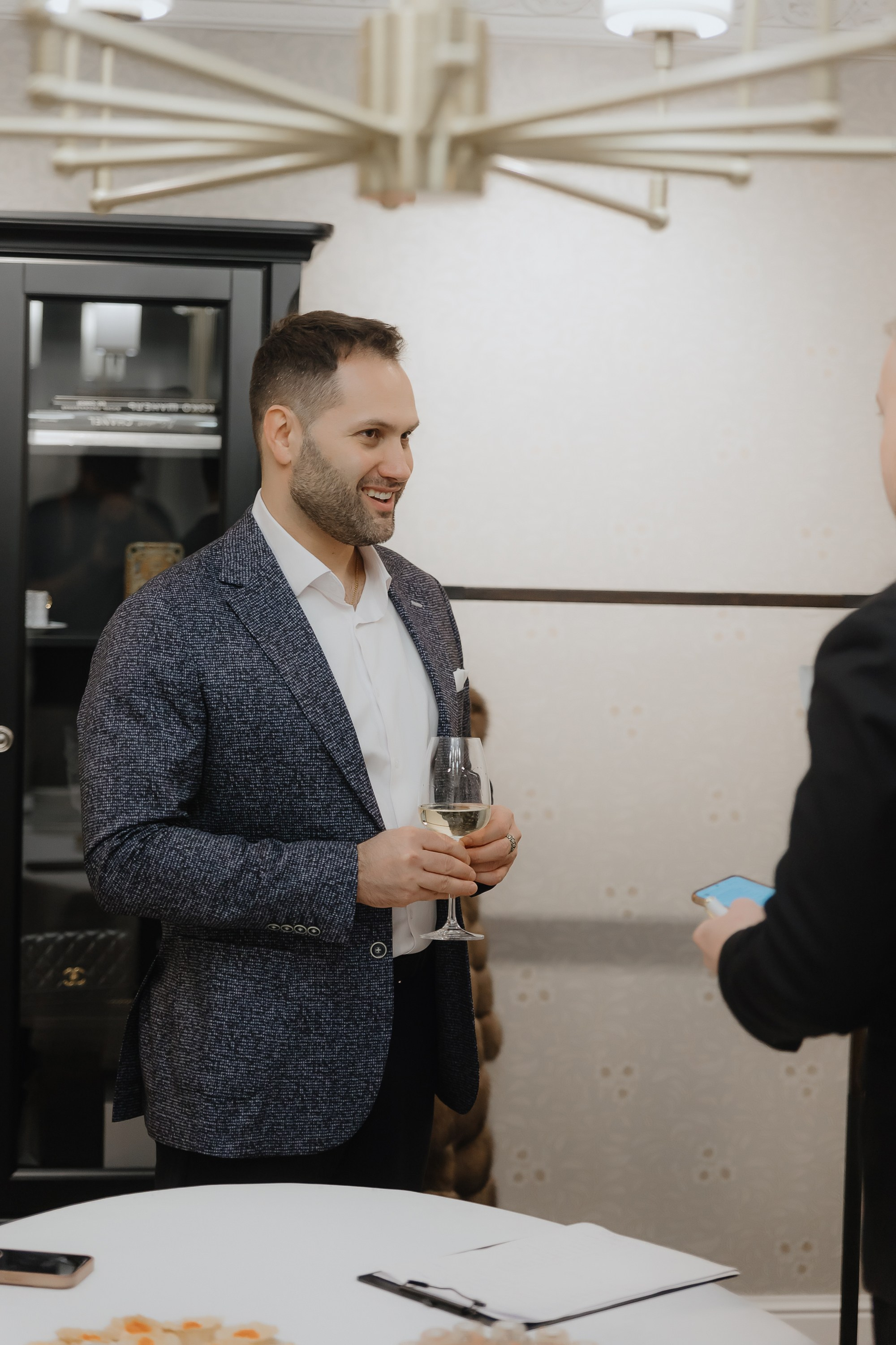 Открытие нового пространства интерьерного салона L. DECO в феврале 2025. L. Deco интерьерный салон. Краски/обои/лепной декор