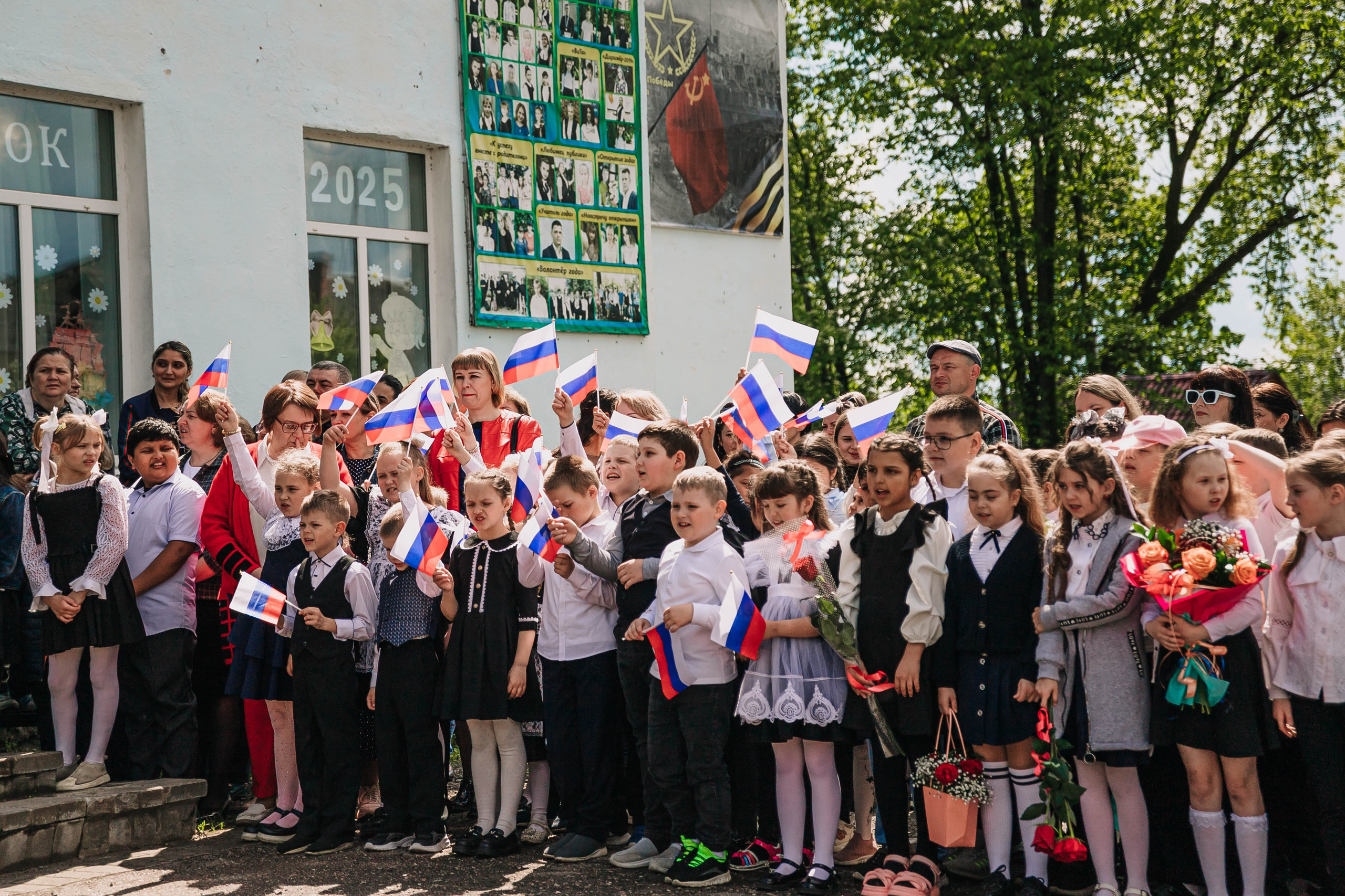 Последний звонок 9А класс МБОУ СОШ № 5 им. В. В. Смирнова, г. Невель. Фотограф Дарья Маташкова