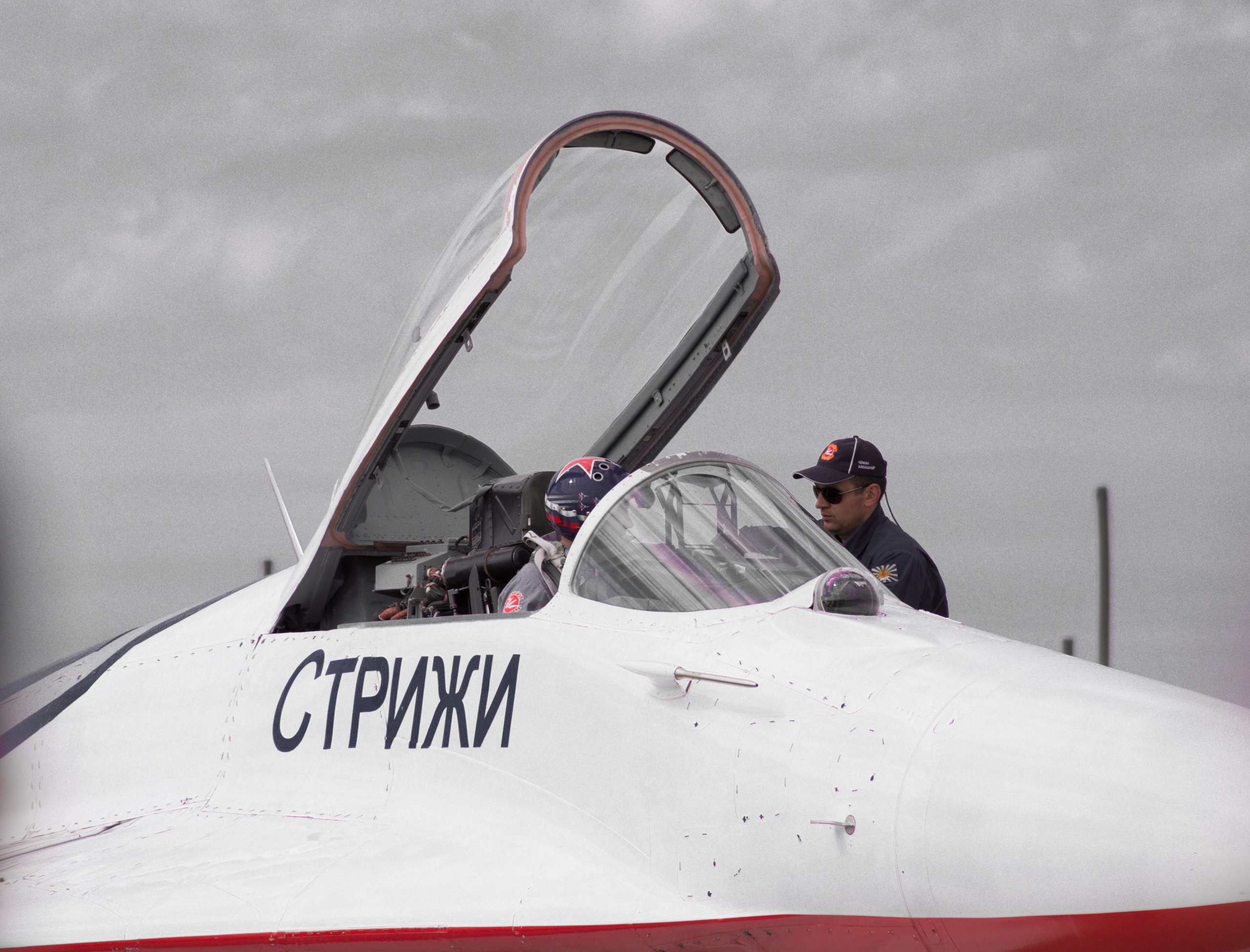 Пилотажная группа «Стрижи». Фотограф Пермь. Фотосессия в фотостудии Перми и на свежем воздухе