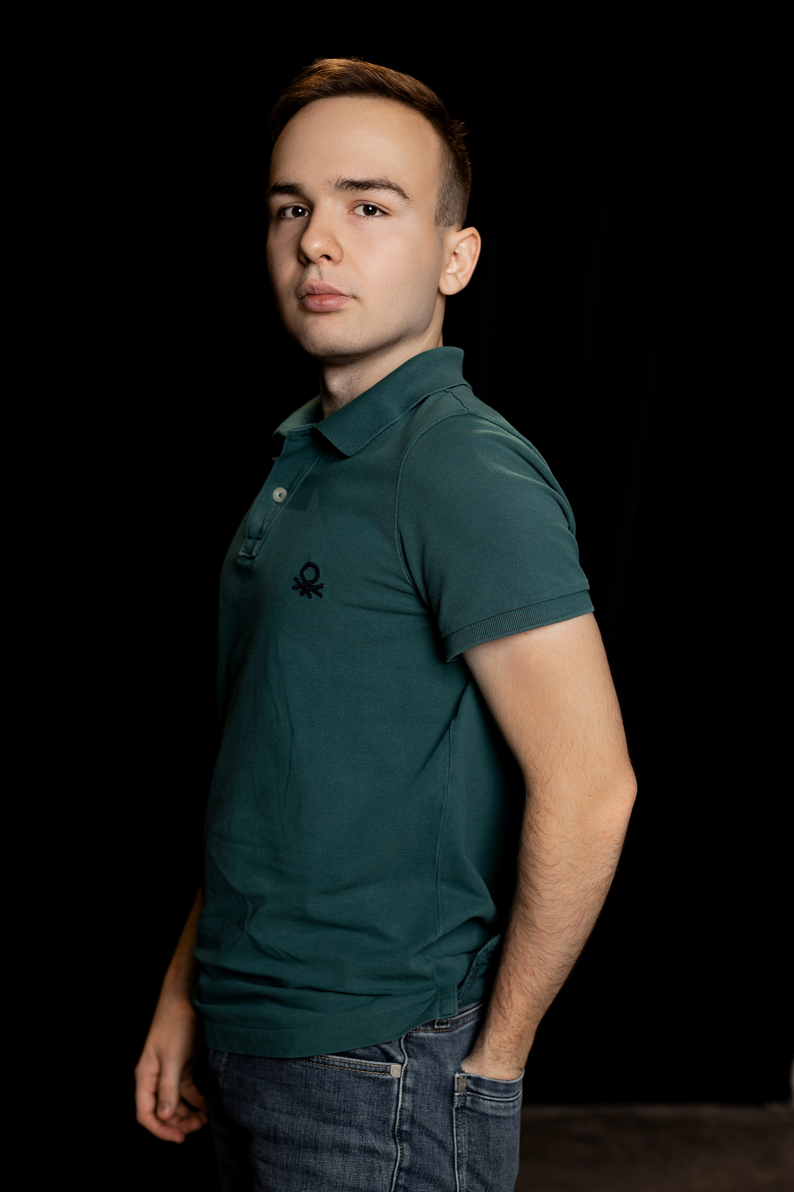 Герман М. Фотограф Челябинск Эвелина Ганага, съемка для бизнеса и маркетплейсов