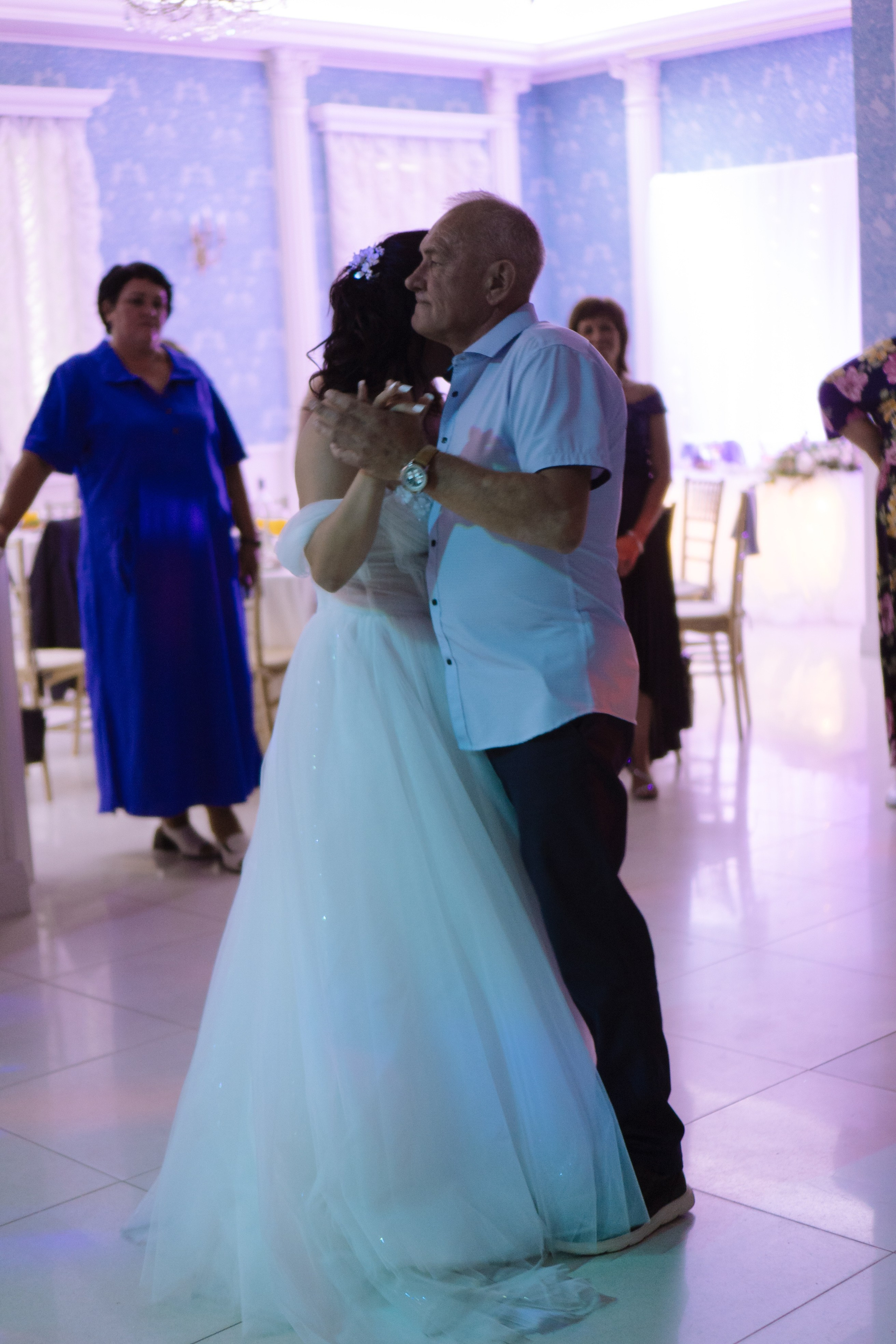 ТАНЕЦ ОТЦА И ДОЧЕРИ НА БАНКЕТЕ (СВАДЕБНАЯ ФОТОСЕСИИЯ БАНКЕТА). Профессиональный фотограф, Санкт-Петербург — Виктория Богомолова