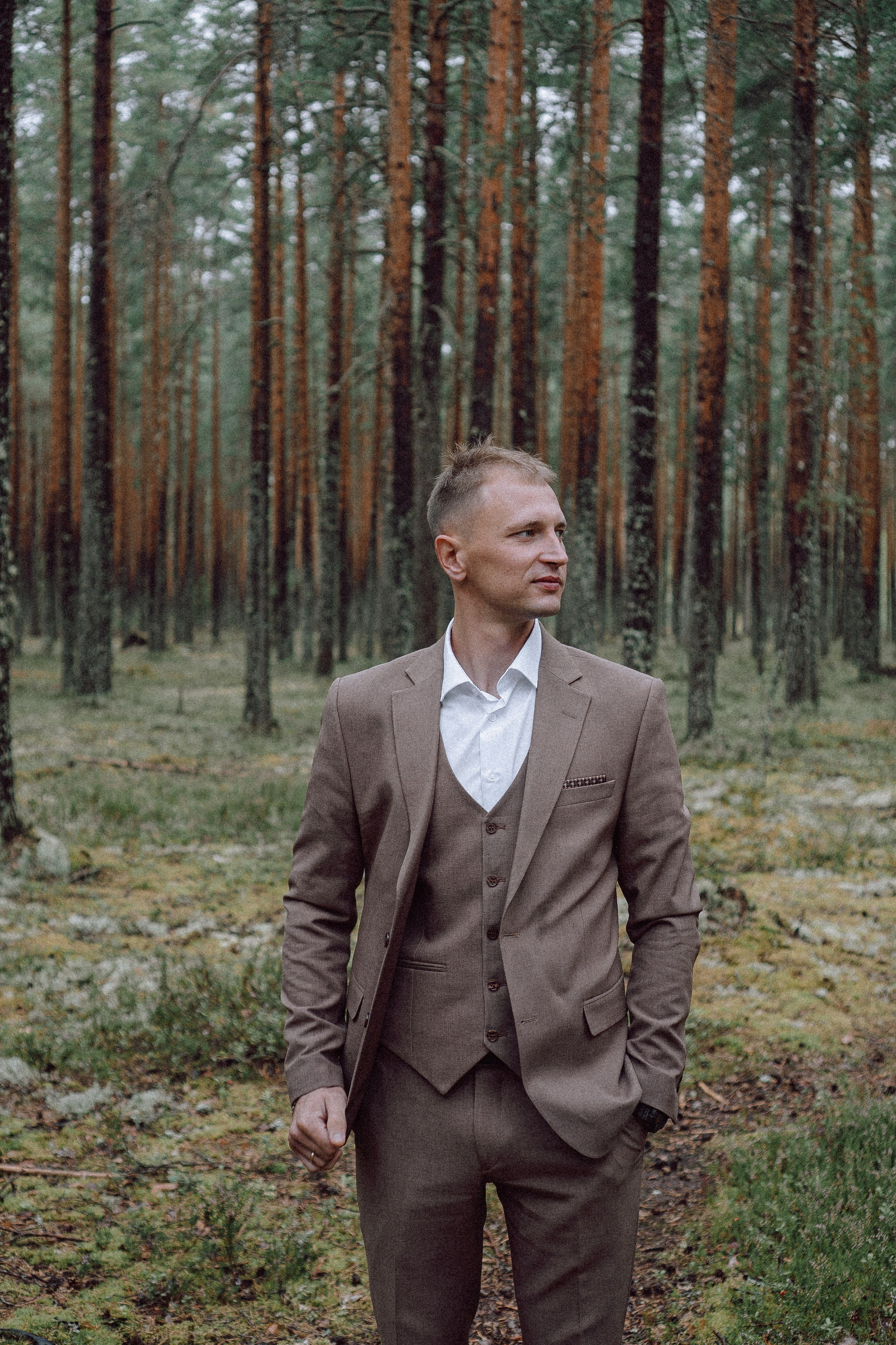 СВАДЕБНАЯ ФОТОСЕССИИЯ ПАРЫ В ГОРОДЕ ПРИОЗЕРСК В СОСНОВОМ ЛЕСУ И С ПИКАПОМ. Профессиональный фотограф, Санкт-Петербург — Виктория Богомолова