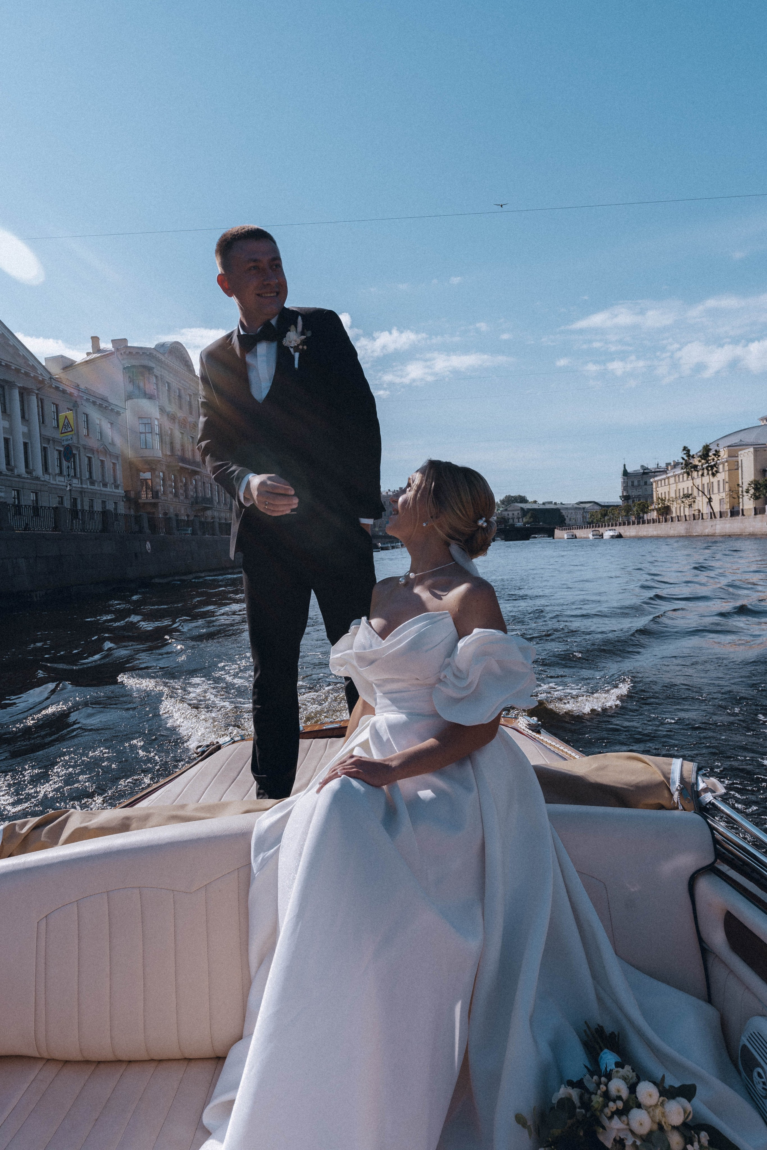СВАДЕНБНАЯ СЬЕМКА НА КАТЕРЕ ПО КАНАЛАМ САНКТ-ПЕТЕРБУРГА И В АКВАТОРИИ НЕВЫ. Профессиональный фотограф, Санкт-Петербург — Виктория Богомолова