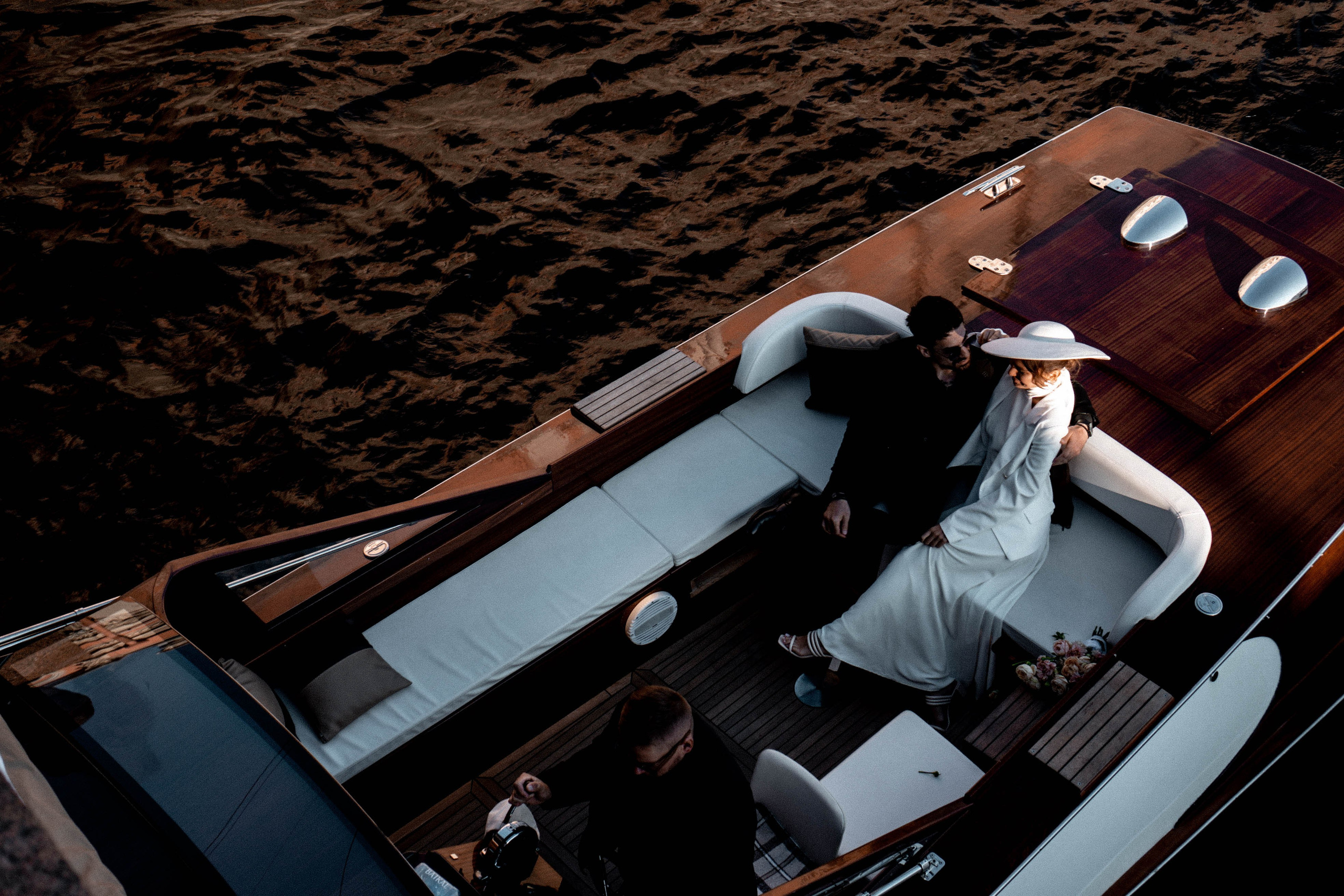 СВАДЕНБНАЯ СЬЕМКА НА КАТЕРЕ ПО КАНАЛАМ САНКТ-ПЕТЕРБУРГА И В АКВАТОРИИ НЕВЫ. Профессиональный фотограф, Санкт-Петербург — Виктория Богомолова