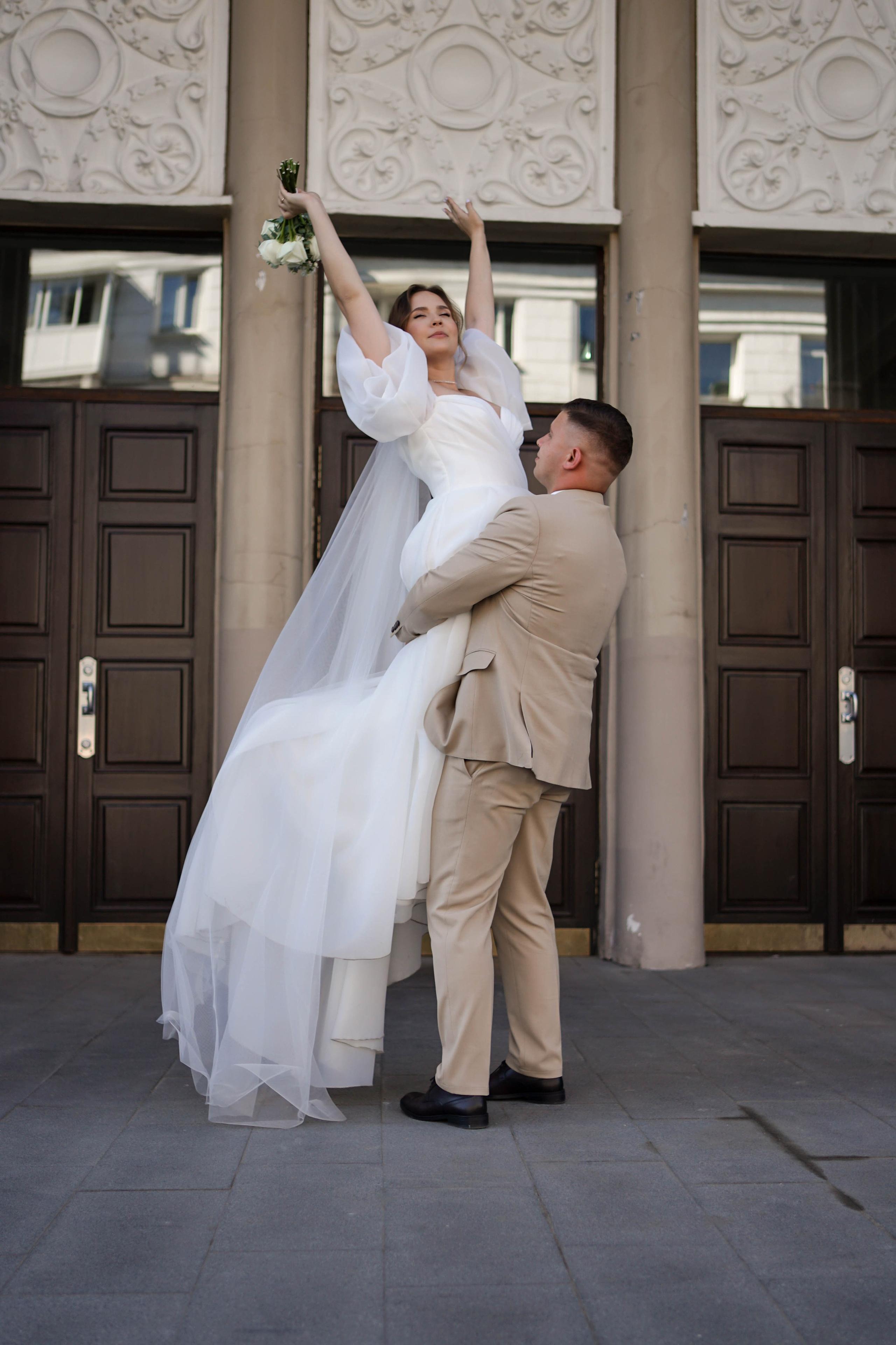 Лиза и Сережа: регистрация, прогулка и банкет. Фотограф в Иркутске