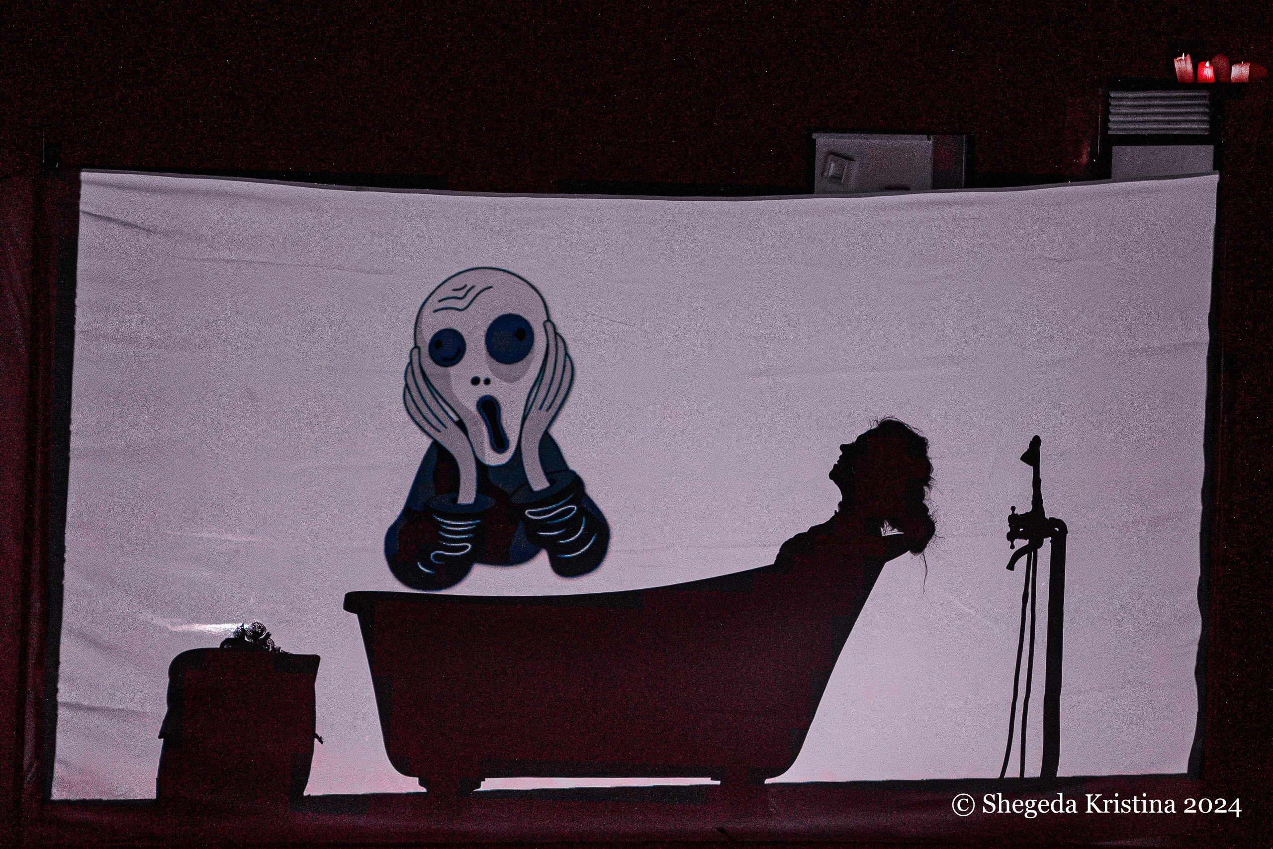 BATHROOM (ВАННАЯ КОМНАТА) — спектакль Анны Музыченко