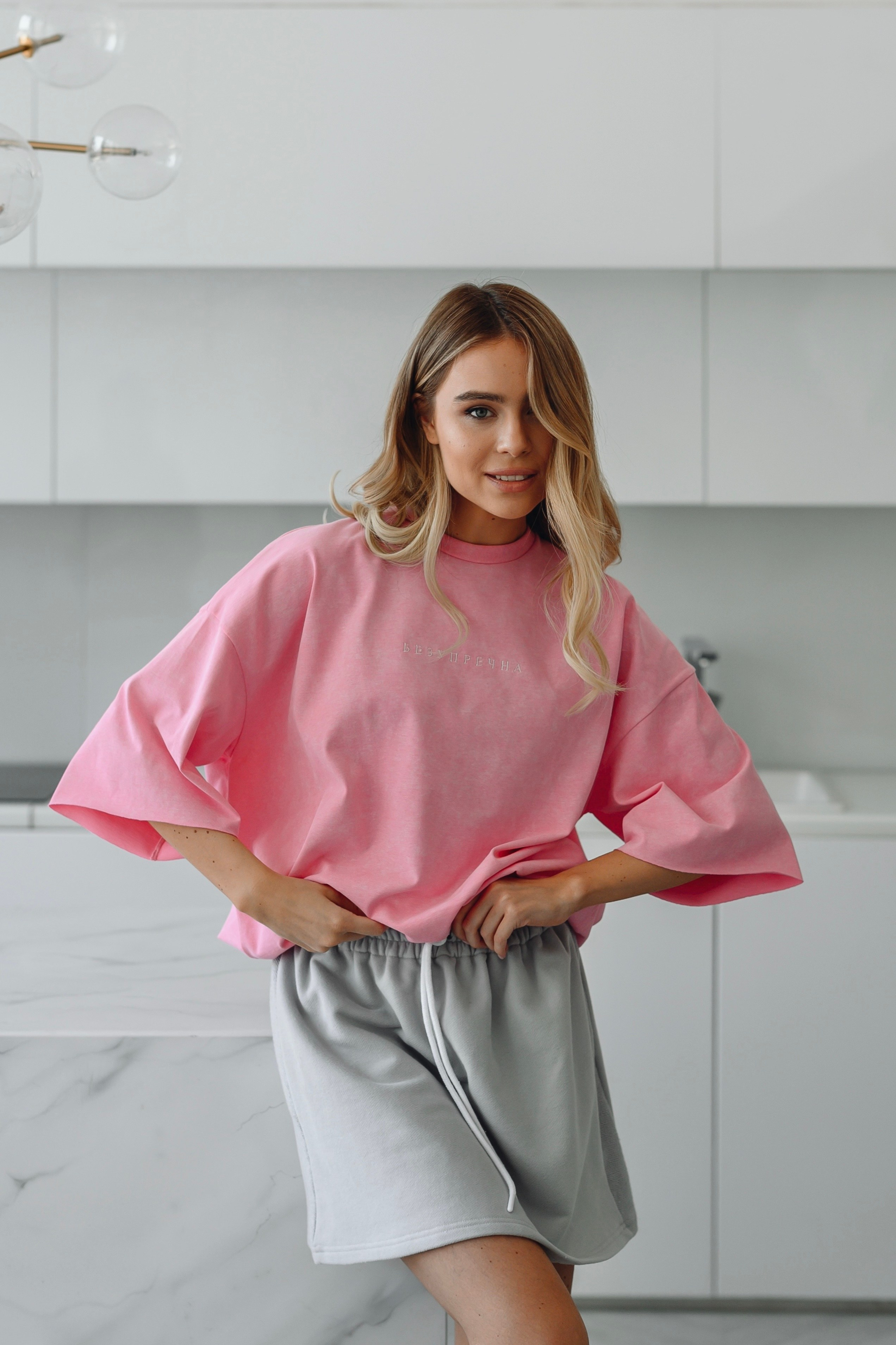 Съемка одежды для маркетплейсов (Wildberries, Ozon, Яндекс.Маркет). Фотограф товаров для соцсетей - инстаграм, вконтакте. Контент-фотограф в Москве Хныкина Лена