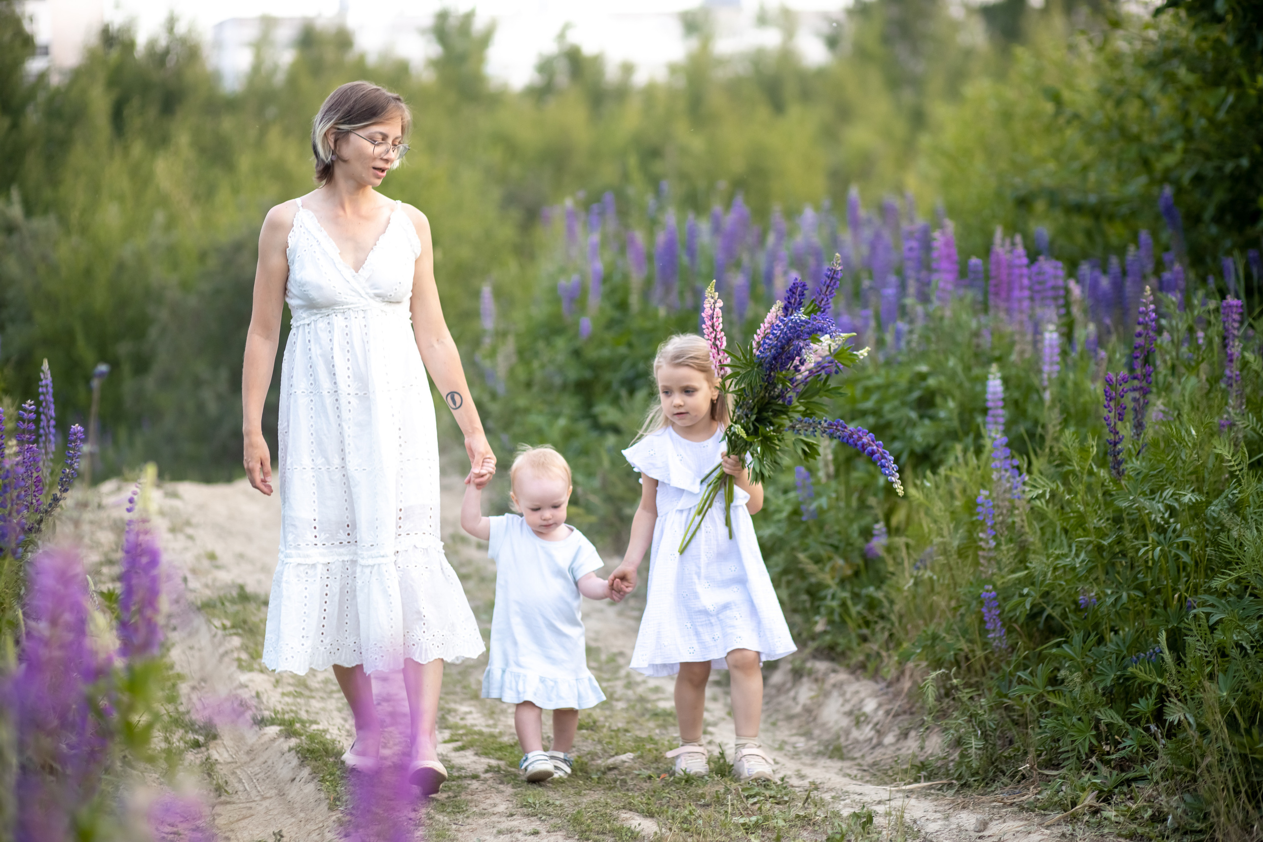 Фотосессия в люпинах. Детский и семейный фотограф в Санкт-Петербурге Перевощикова Наталья